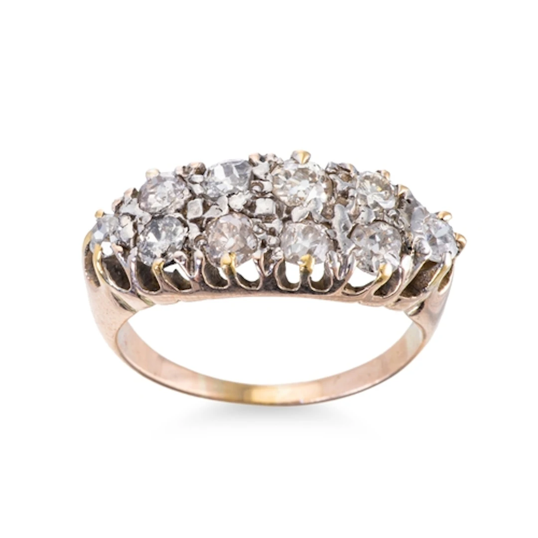 AN ANTIQUE DIAMOND CLUSTER RING, the old cut diamonds mounte...