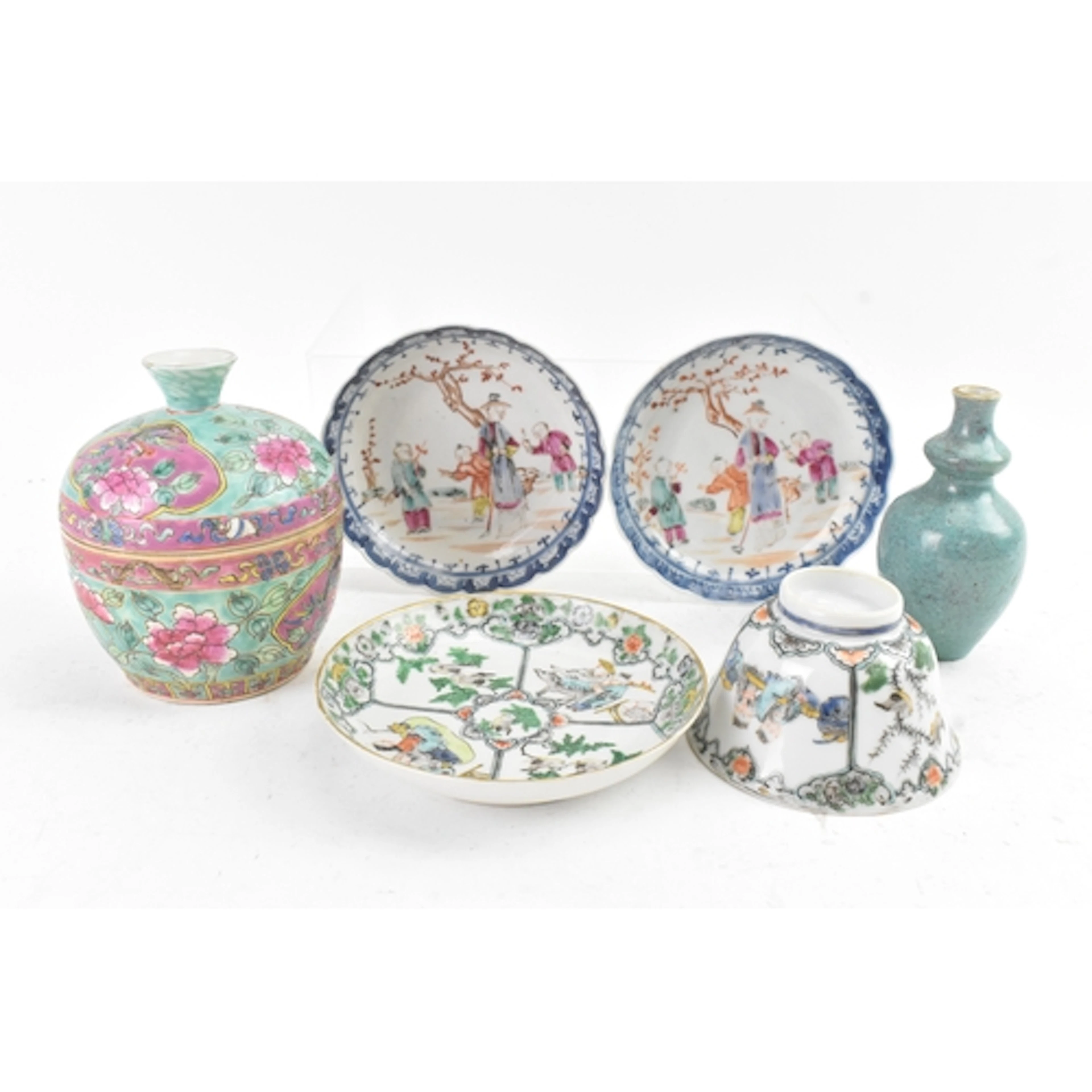 A collection of Chinese porcelain, Qing dynasty and later, t...