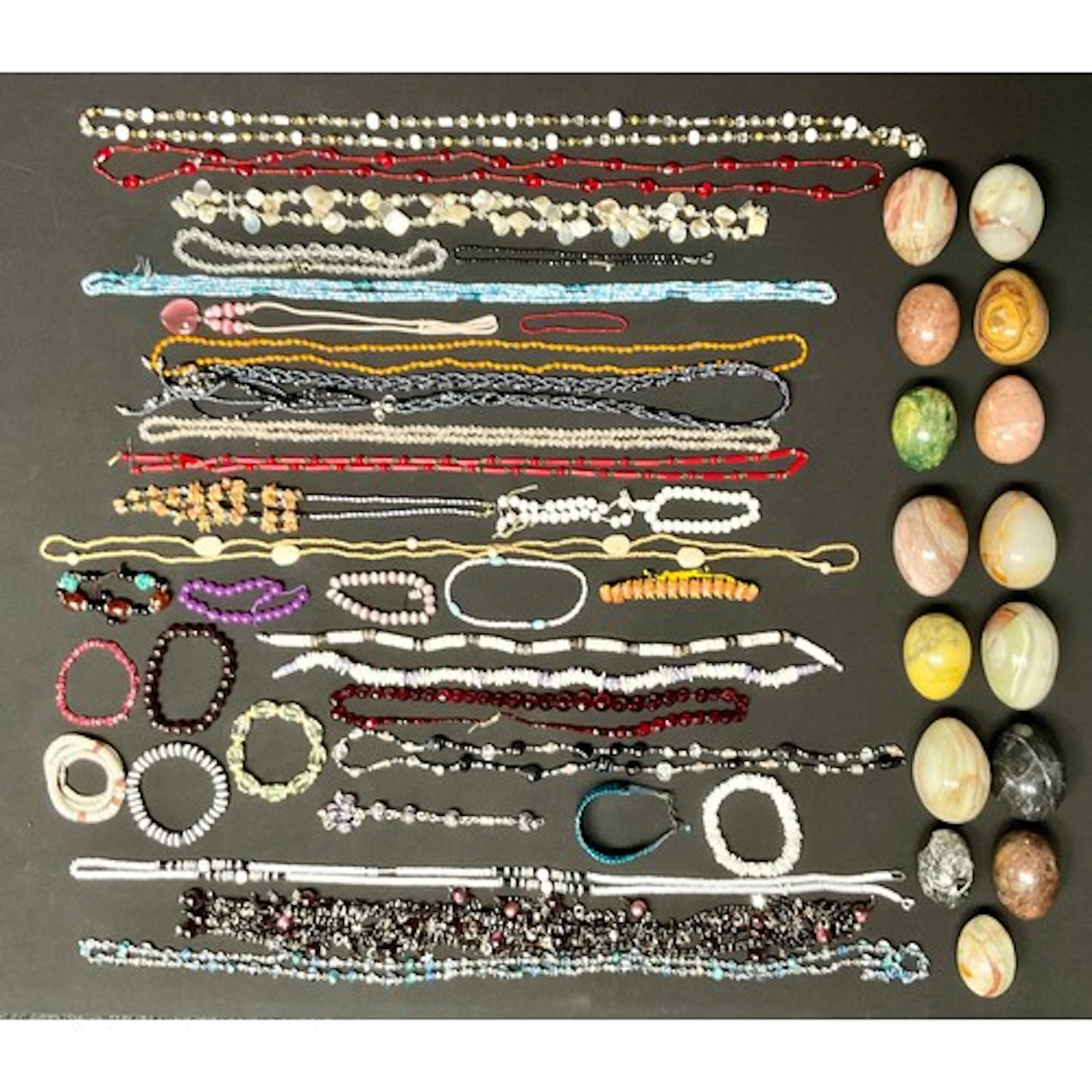 Geology - fifteen assorted stone eggs, inc onyx, Jasper, mar...