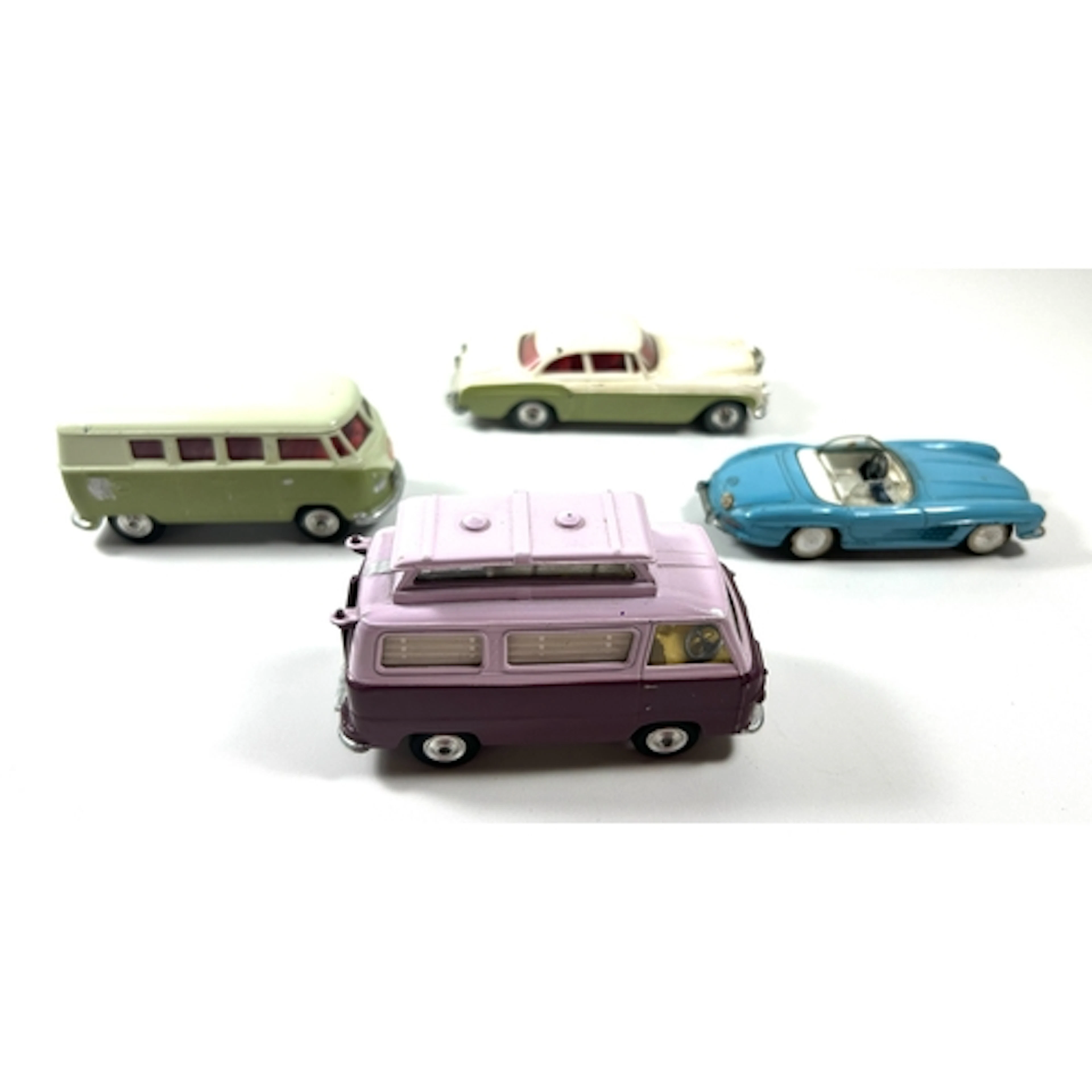 4 CORGI models. 434 Volkswagen Combi, 420 Ford Thames Airbor...