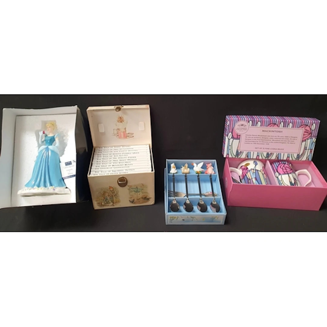 MIXED LOT OF CHILDRENS' COLLETABLES including The World of P...