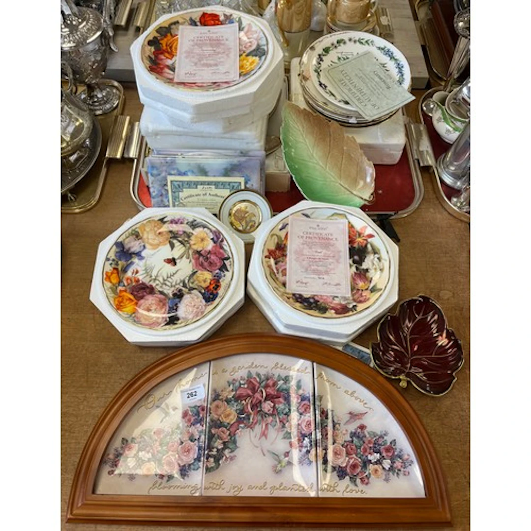 Large collection of collectors plates, some boxed.