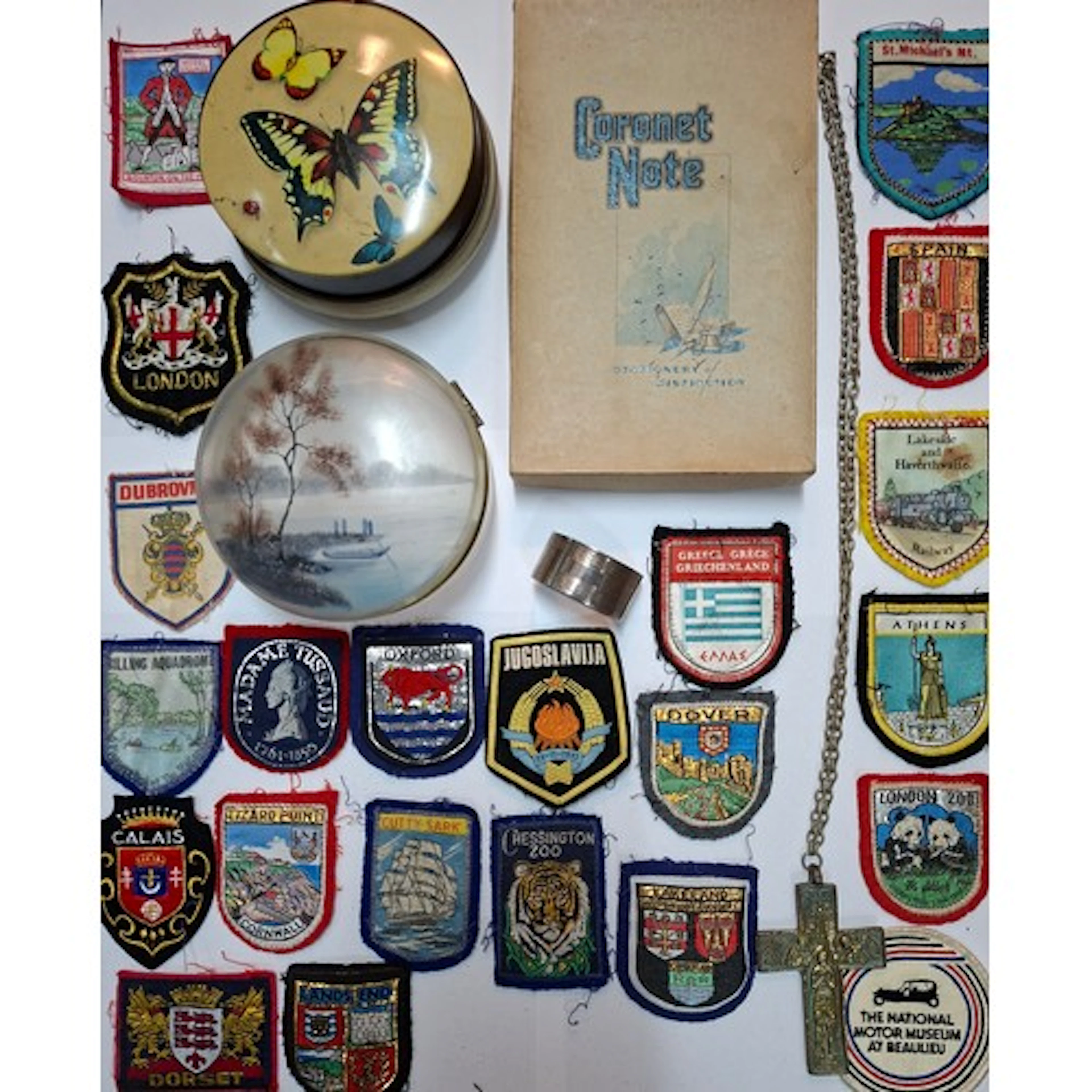 Small vintage collectables and decorative items to include a...