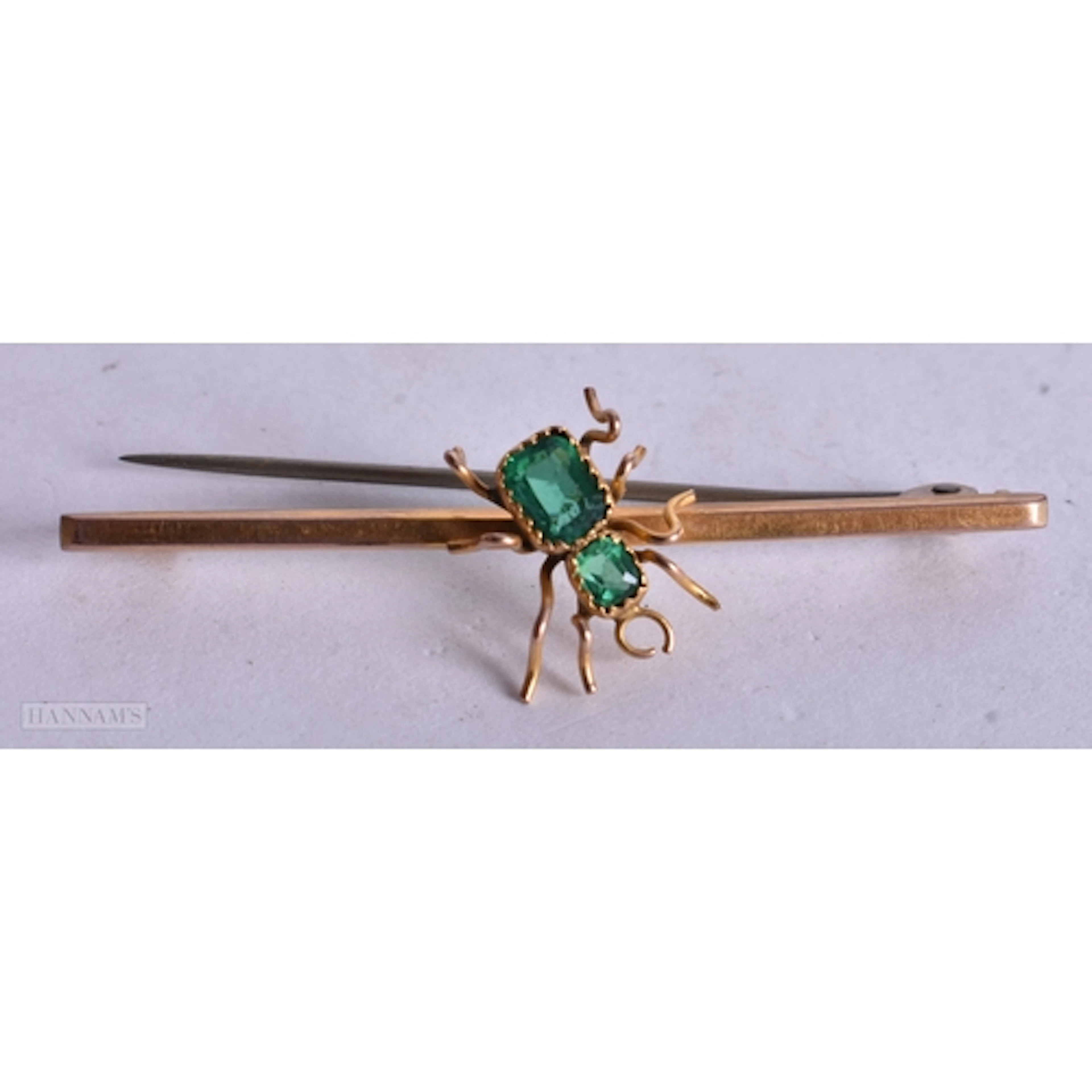 A 9CT GOLD SPIDER BROOCH. 1.7 grams. 5 cm x 1.5 cm.