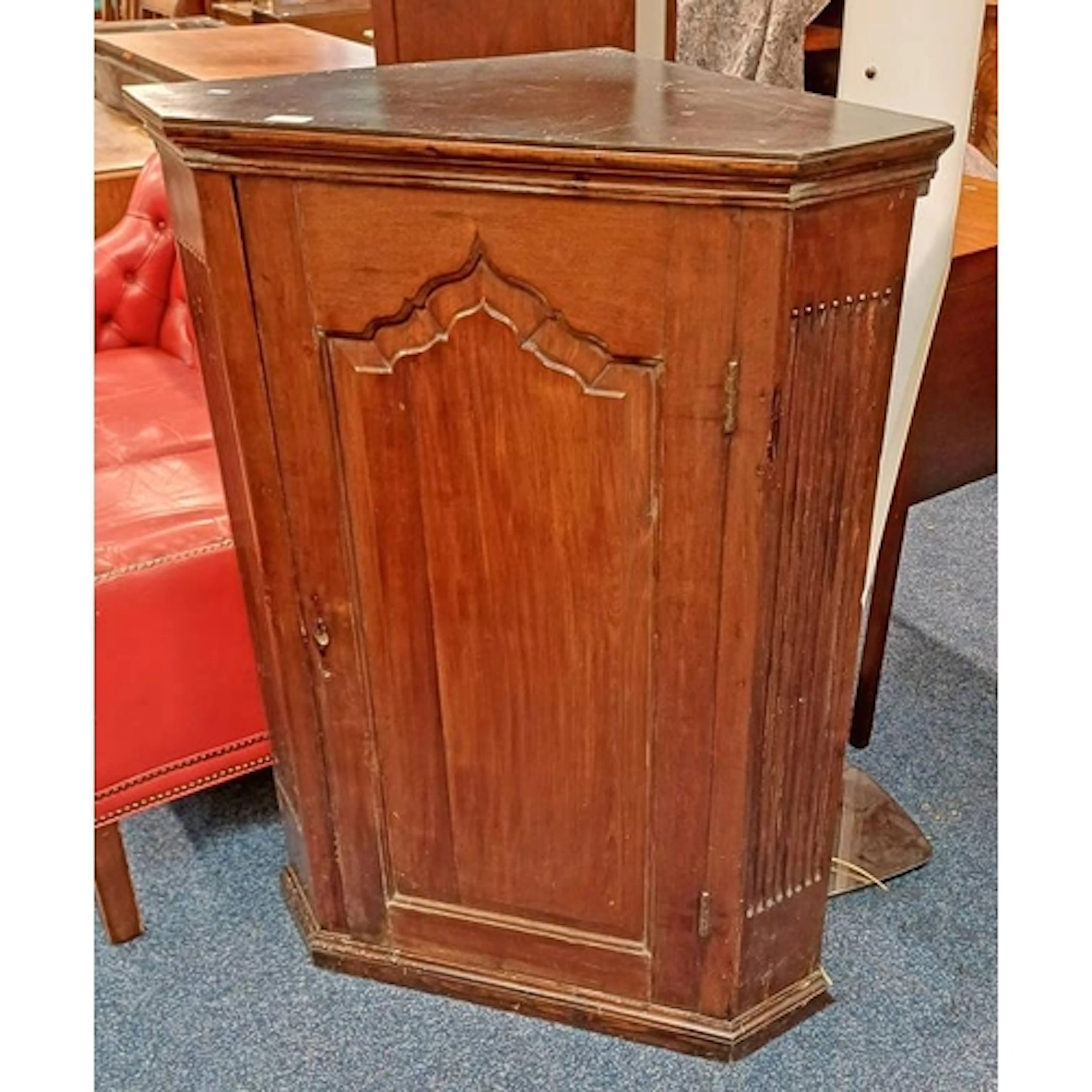 19TH CENTURY MAHOGANY CORNER CABINET WITH SINGLE PANEL DOOR