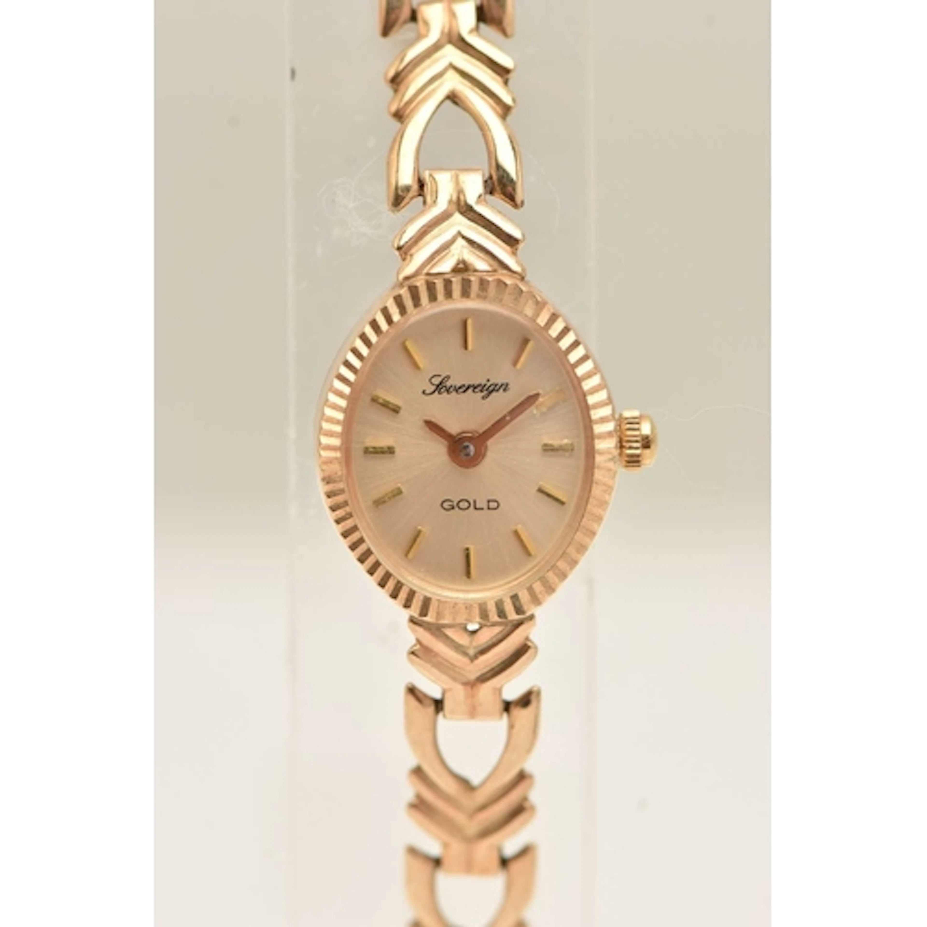 A 9CT YELLOW GOLD 'SOVEREIGN' WRISTWATCH, quartz movement, o...