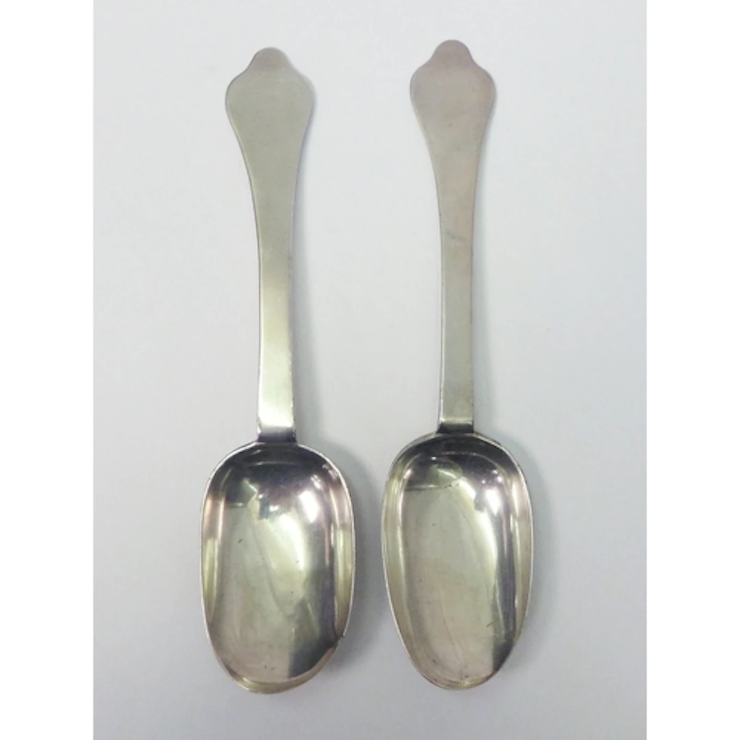 A pair of William III Scottish silver dog nose table spoons,...