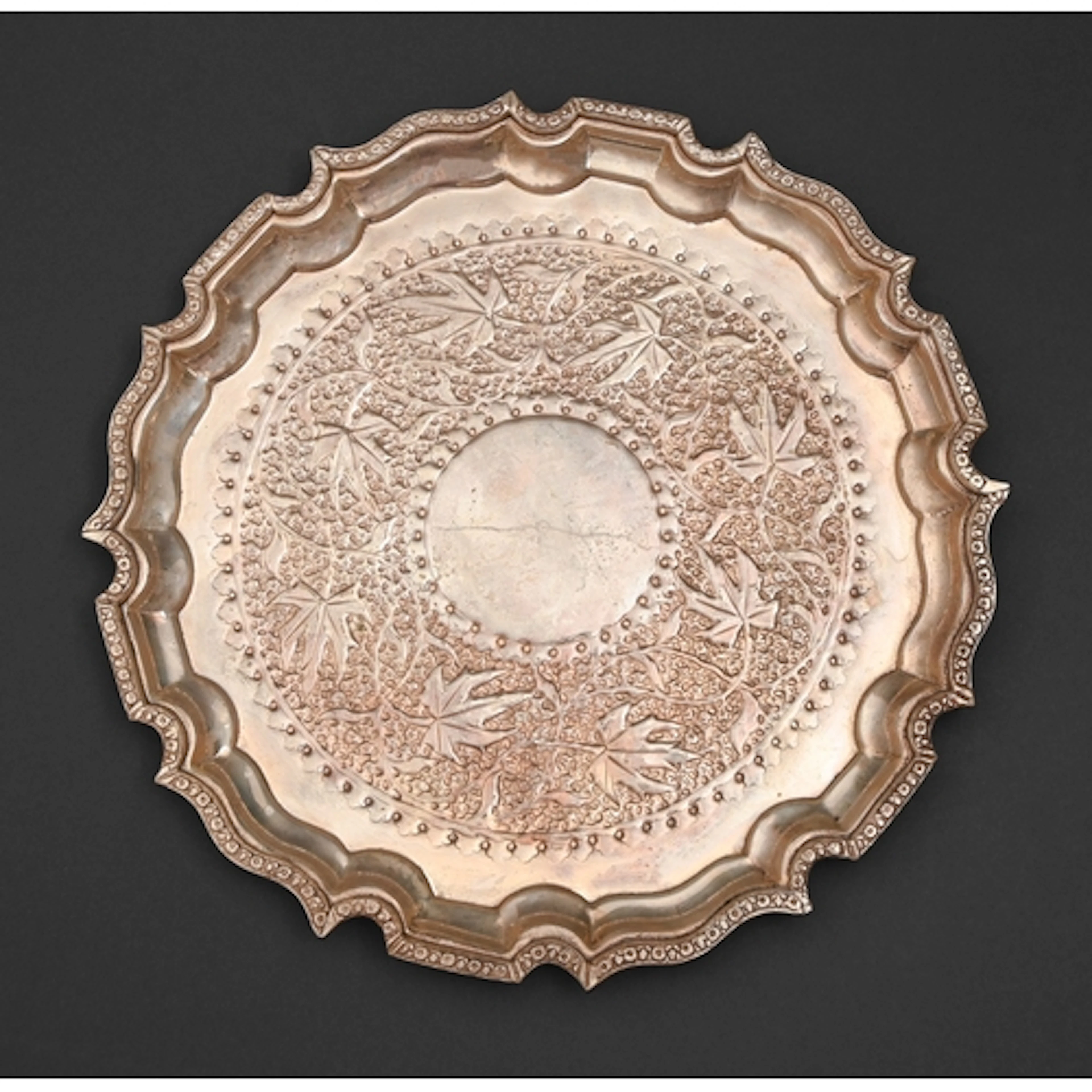 An Indian colonial silver salver, early 20th c, with repouss...