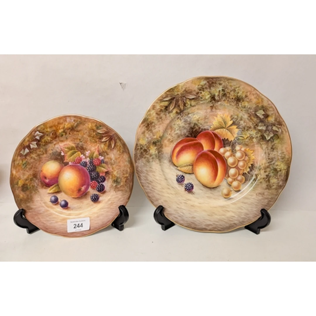 Nigel Creed, Royal Worcester Artist - a cabinet plate painte...