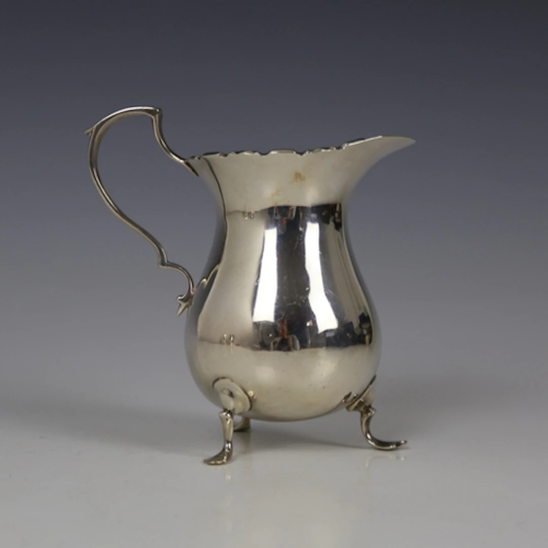 A George V silver milk jug, Mappin & Webb Ltd, London 1916, ...