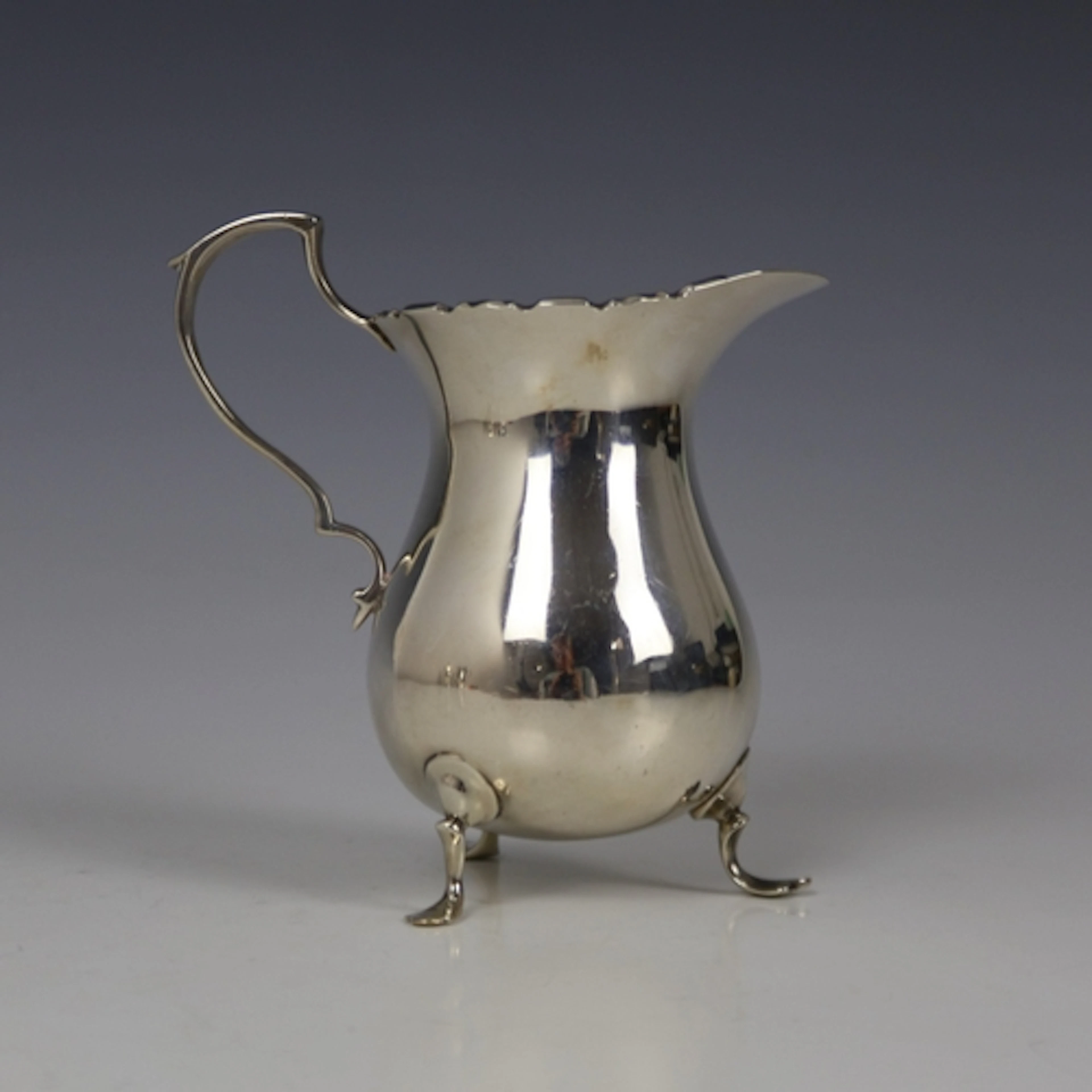 A George V silver milk jug, Mappin & Webb Ltd, London 1916, ...