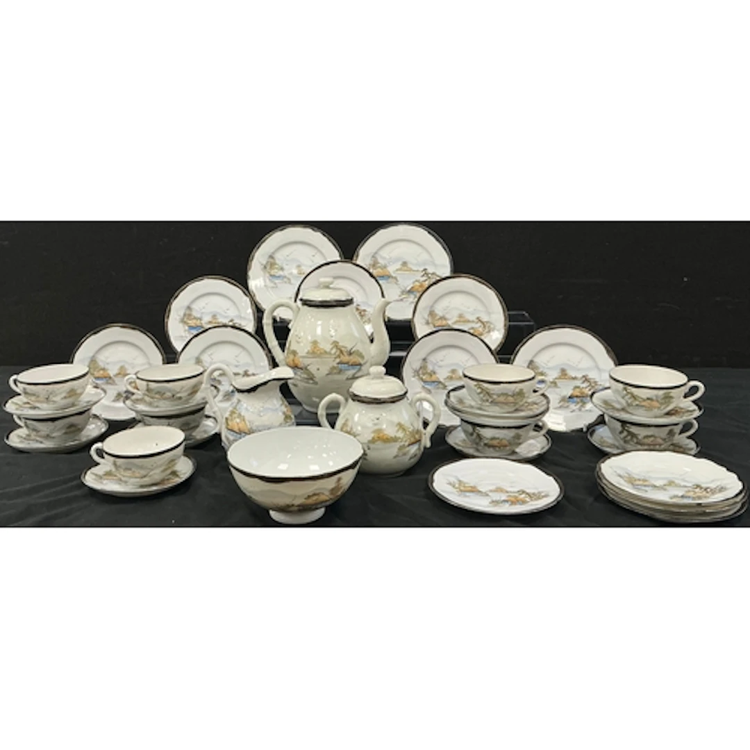A Japanese export ware tea service decorated with an orienta...