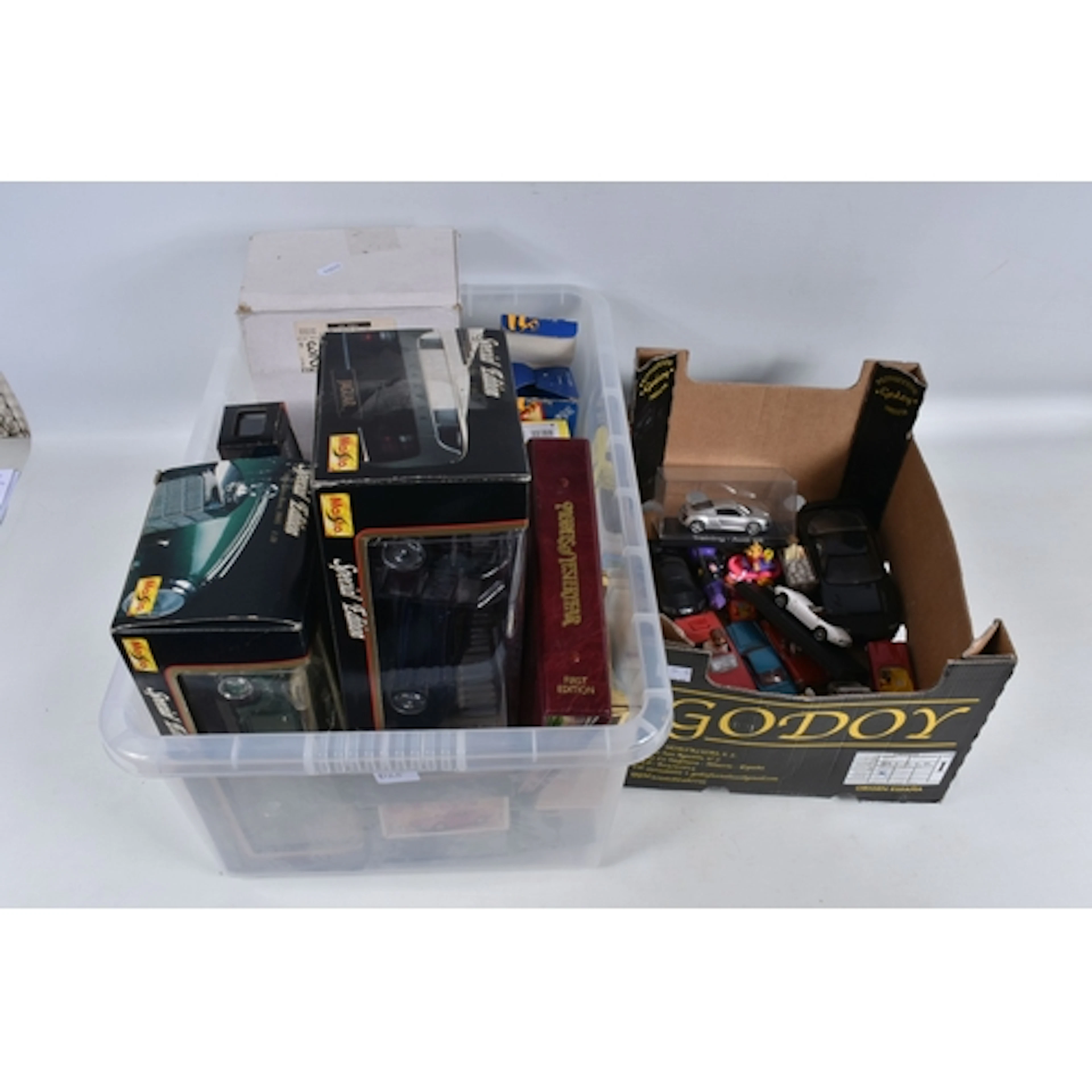 A COLLECTION OF VARIOUS SCALE BOXED DIECAST MODEL VEHICLES, ...