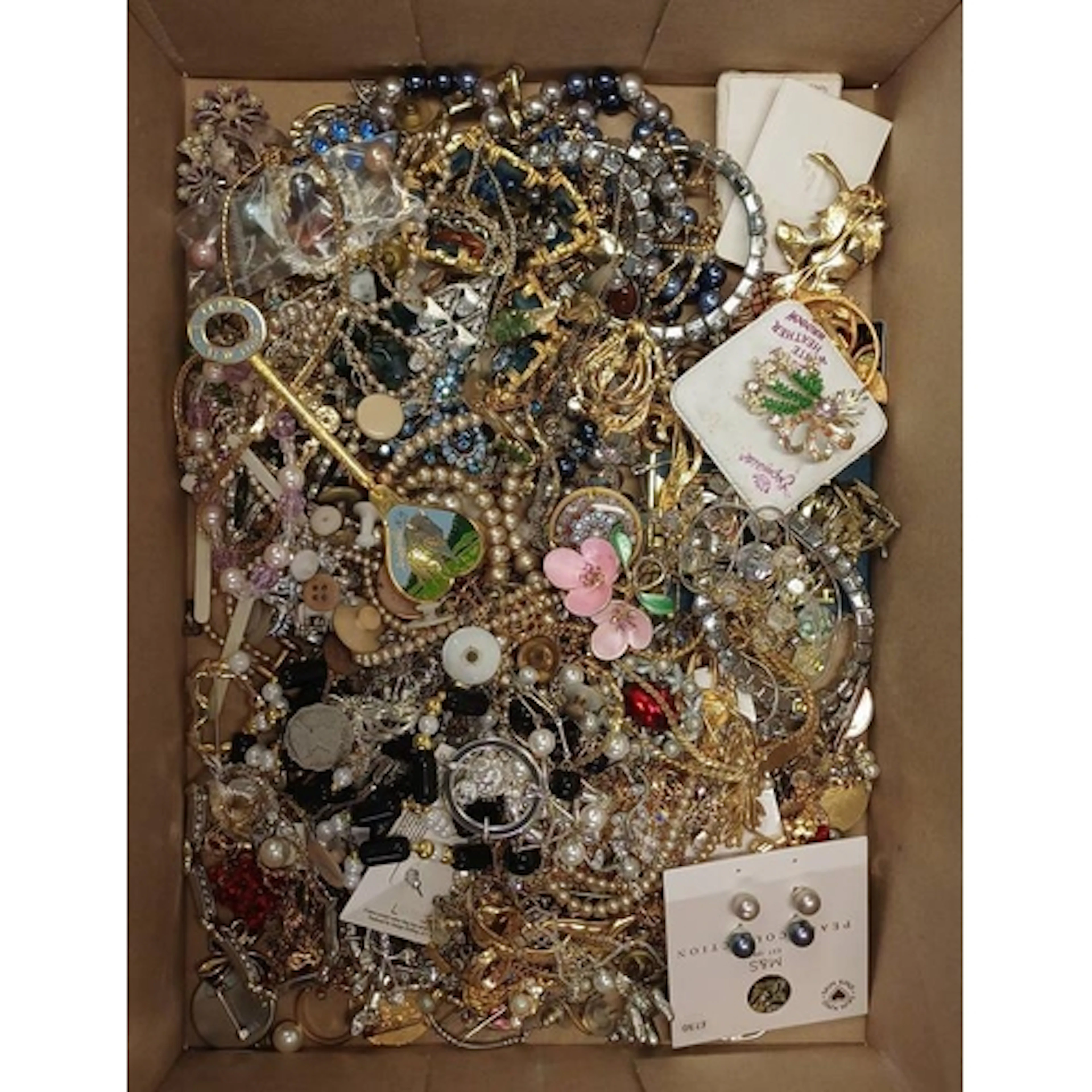 SELECTION OF VARIOUS COSTUME JEWELLERY INCLUDING BEAD NECKLA...