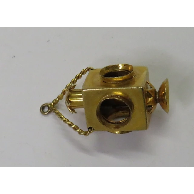 9ct Yellow Gold Lantern Charm approx. 3cm L (TC1)