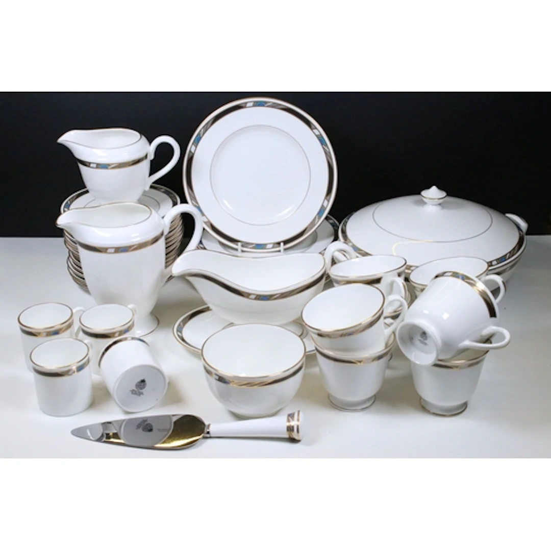 Royal Worcester 'Raffles' pattern tea, coffee and dinner ser...
