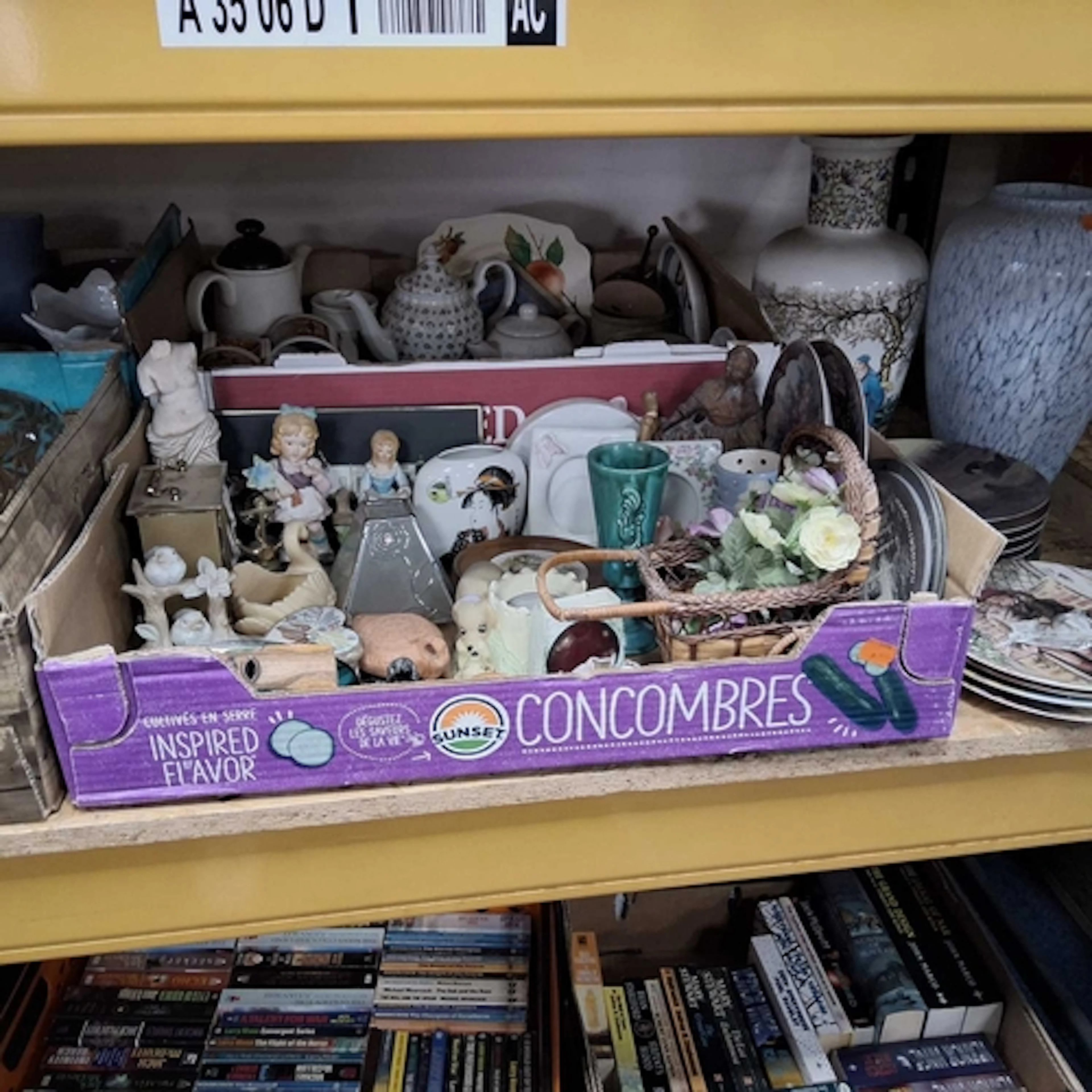 SIX BOXES AND LOOSE MIXED CERAMICS AND GLASSWARE to include ...