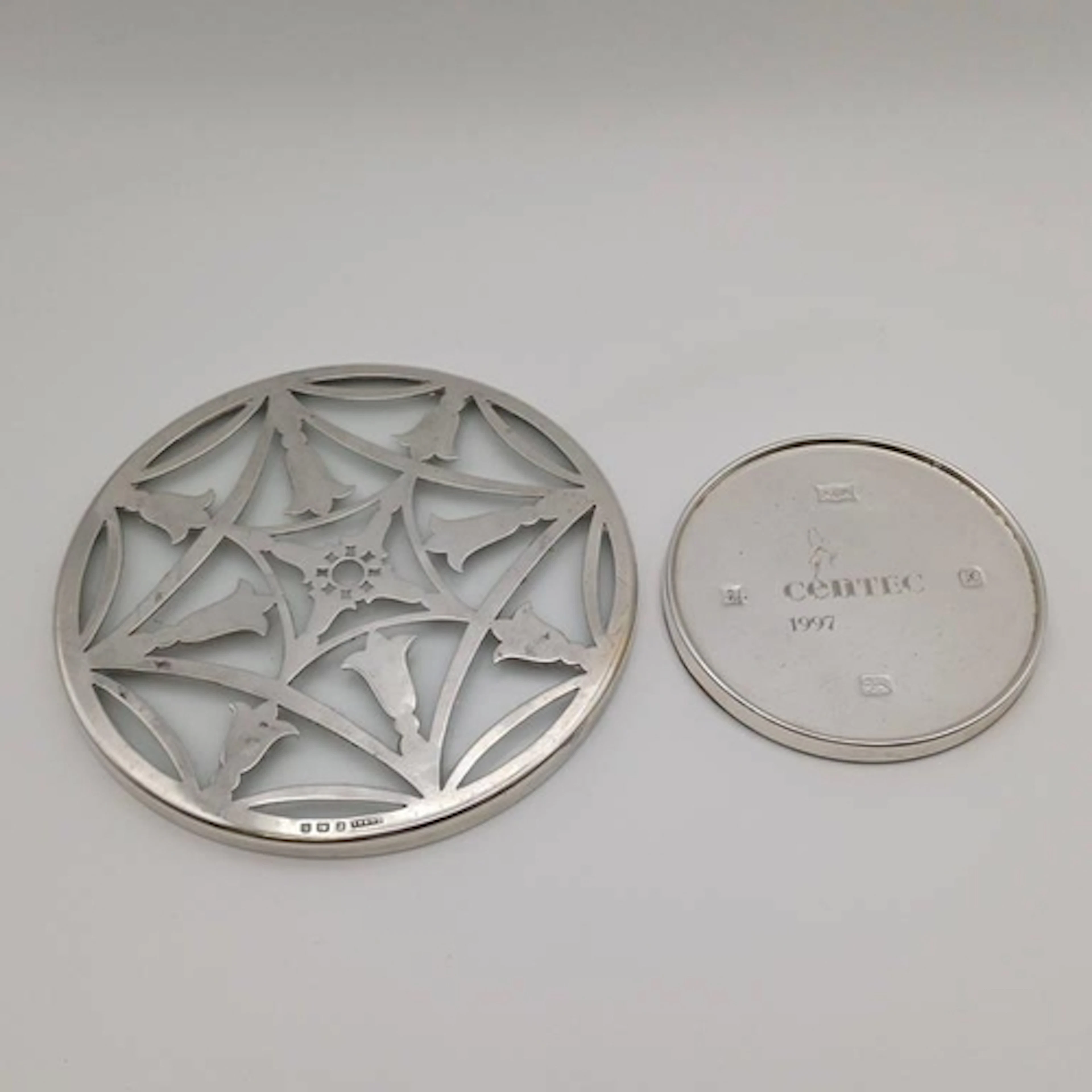 A SILVER MOUNTED GLASS TEAPOT STAND BY G UNITE & SONS & LYDE...