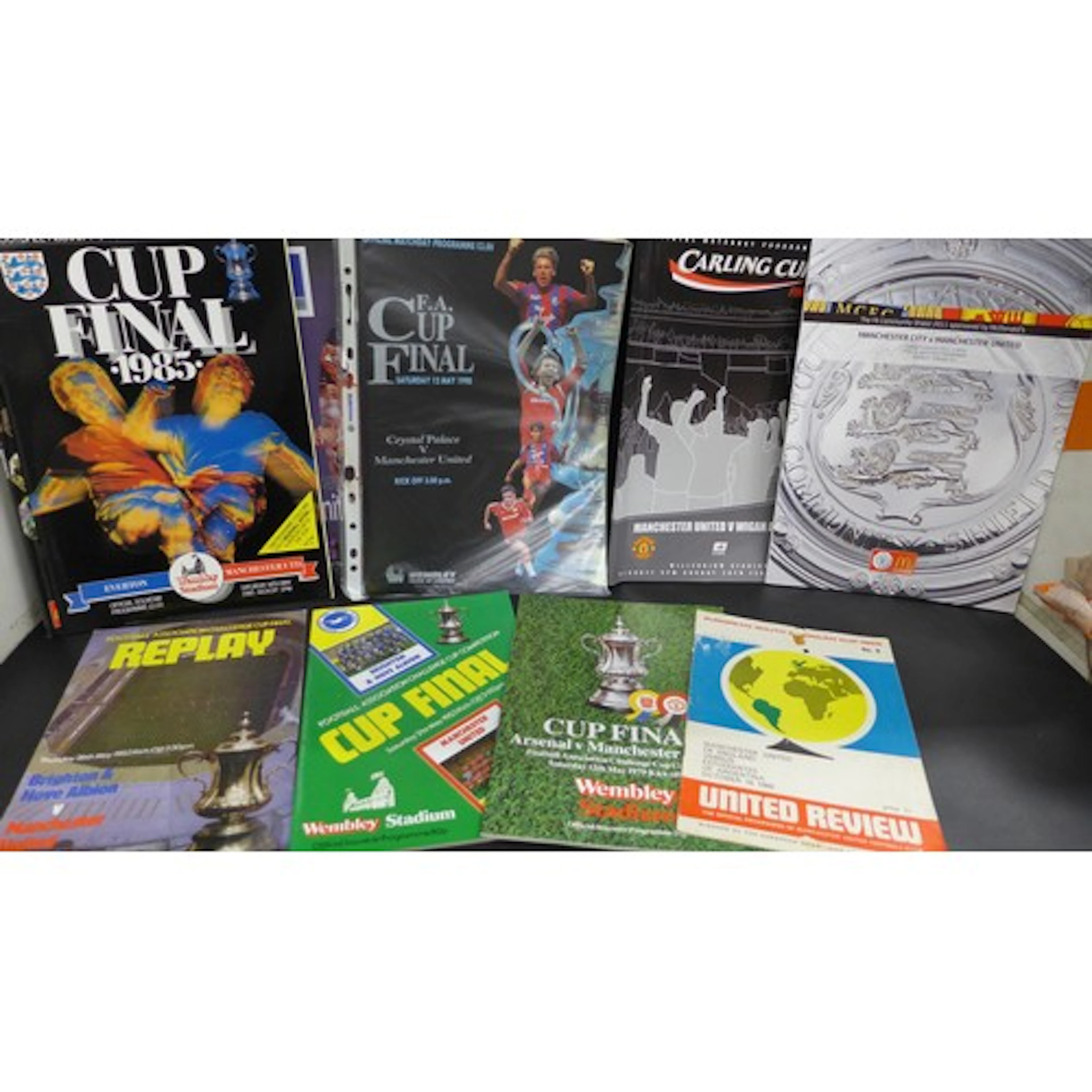 Football memorabilia; a collection of Manchester United prog...