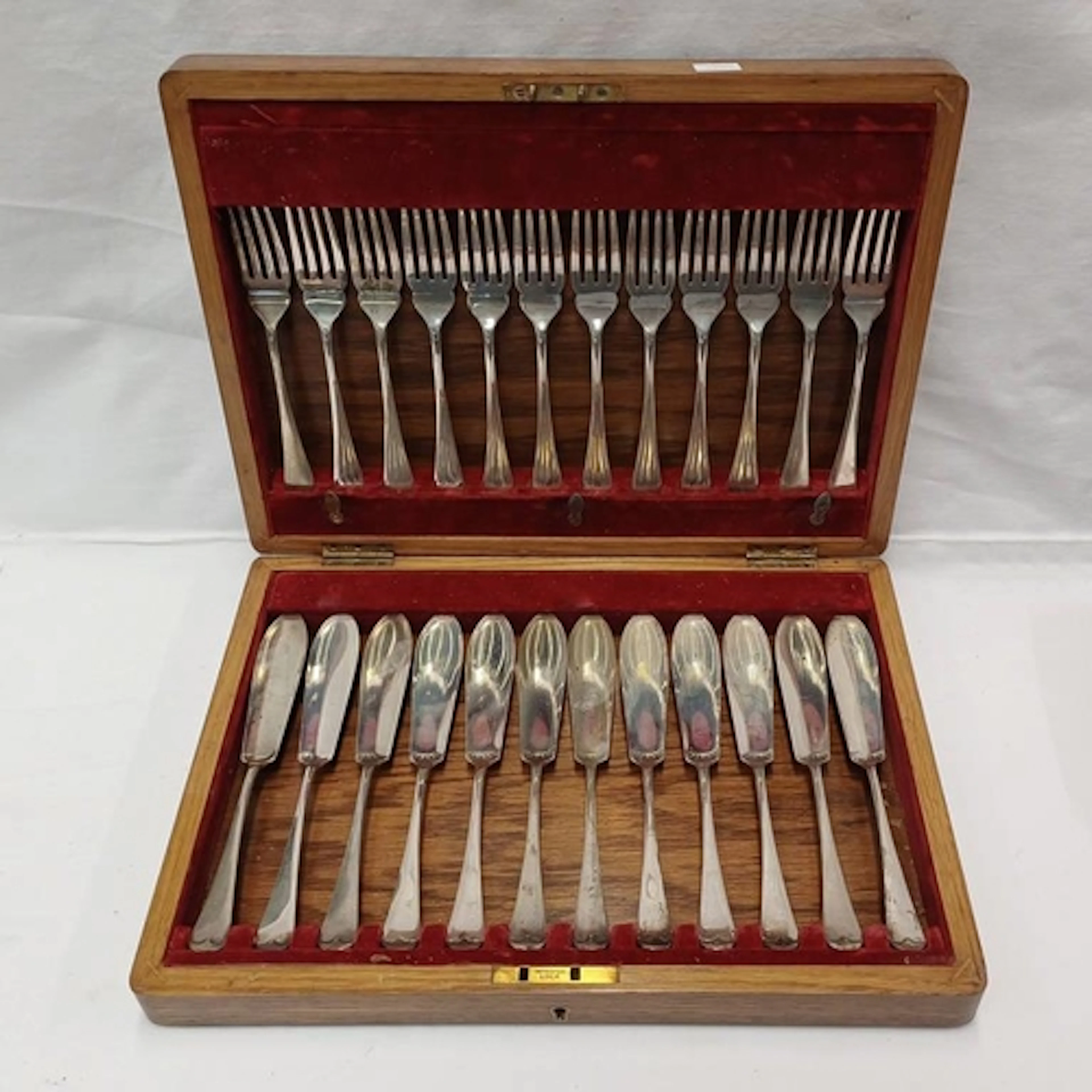 A 12 PLACE CANTEEN OF SILVER FISH KNIVES & FORKS BY JAMES DI...