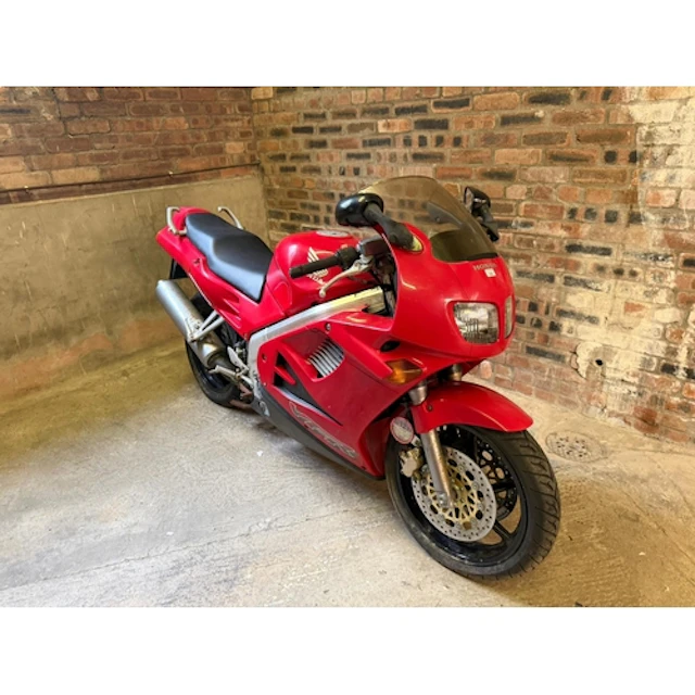 TO BE SOLD AT 12 NOON precisely, 1995 HONDA VFR750 motorcycl...