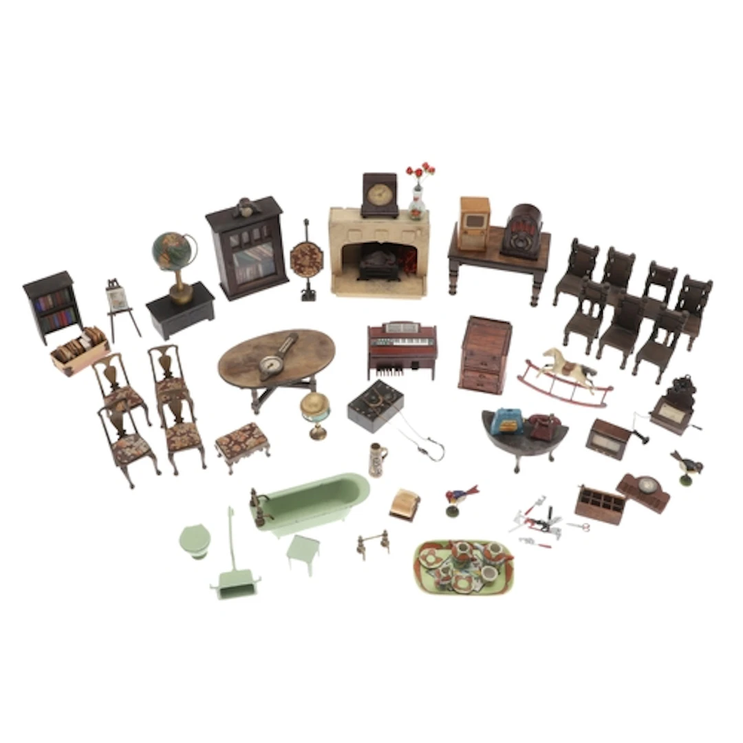 DOLLS HOUSE FURNITURE & ACCESSORIES. A mixed lot including a...