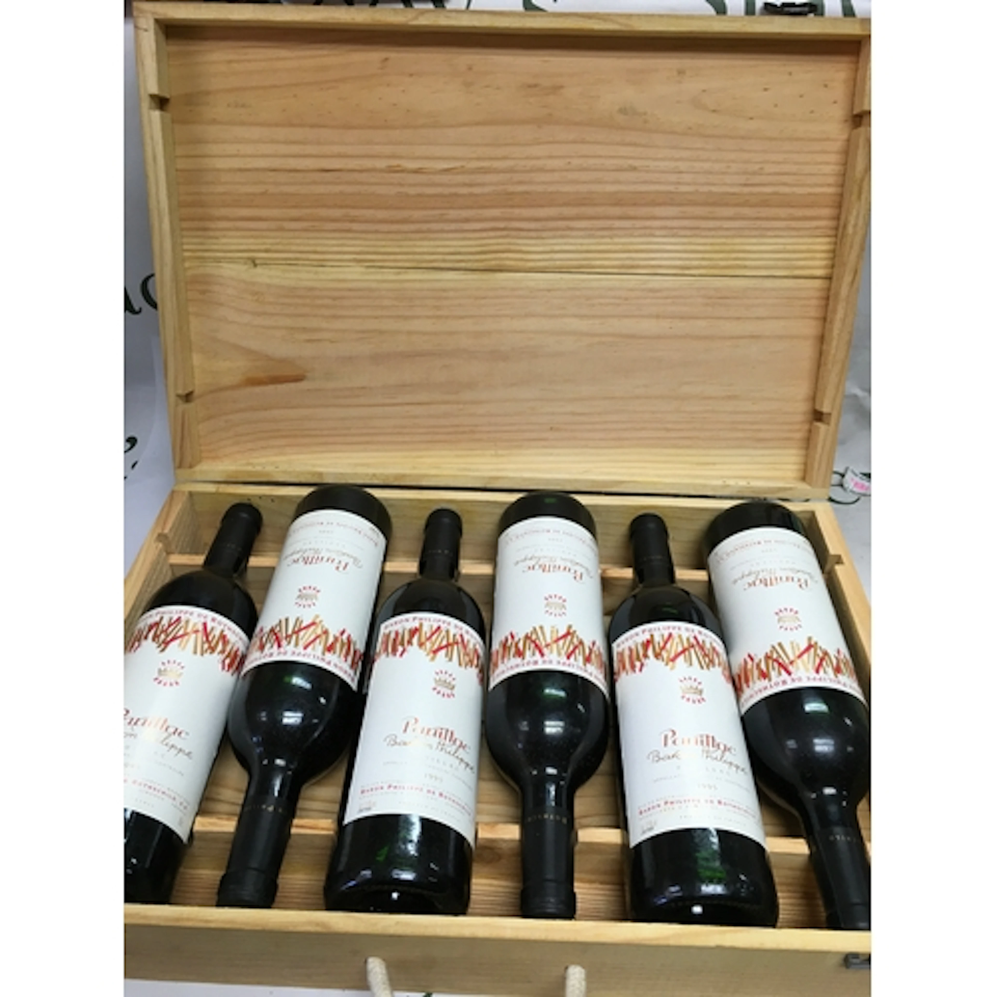 An original 6 bottle wooden presentation case of 1995 Baron ...