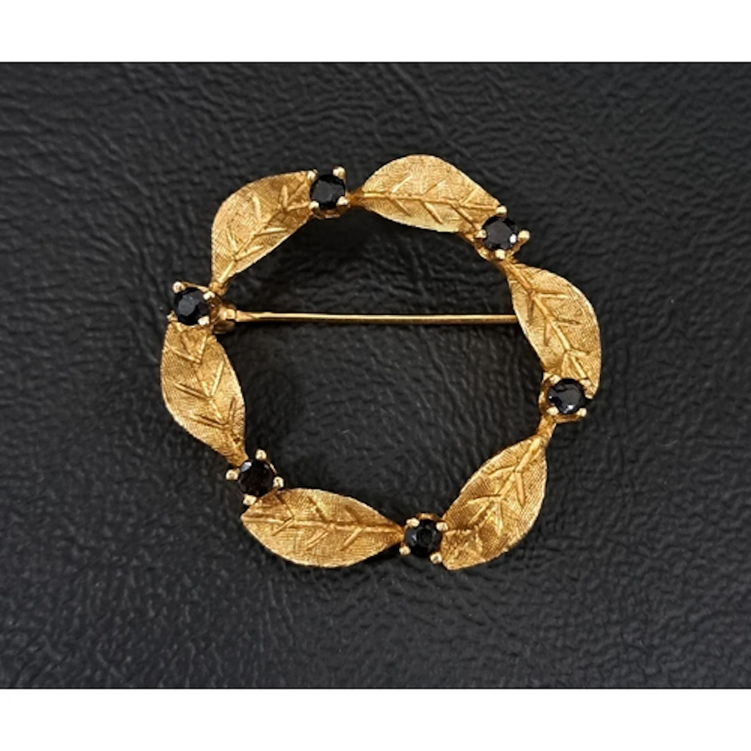 SMOKY TOPAZ SET FOURTEEN CARAT GOLD BROOCH the circular broo...