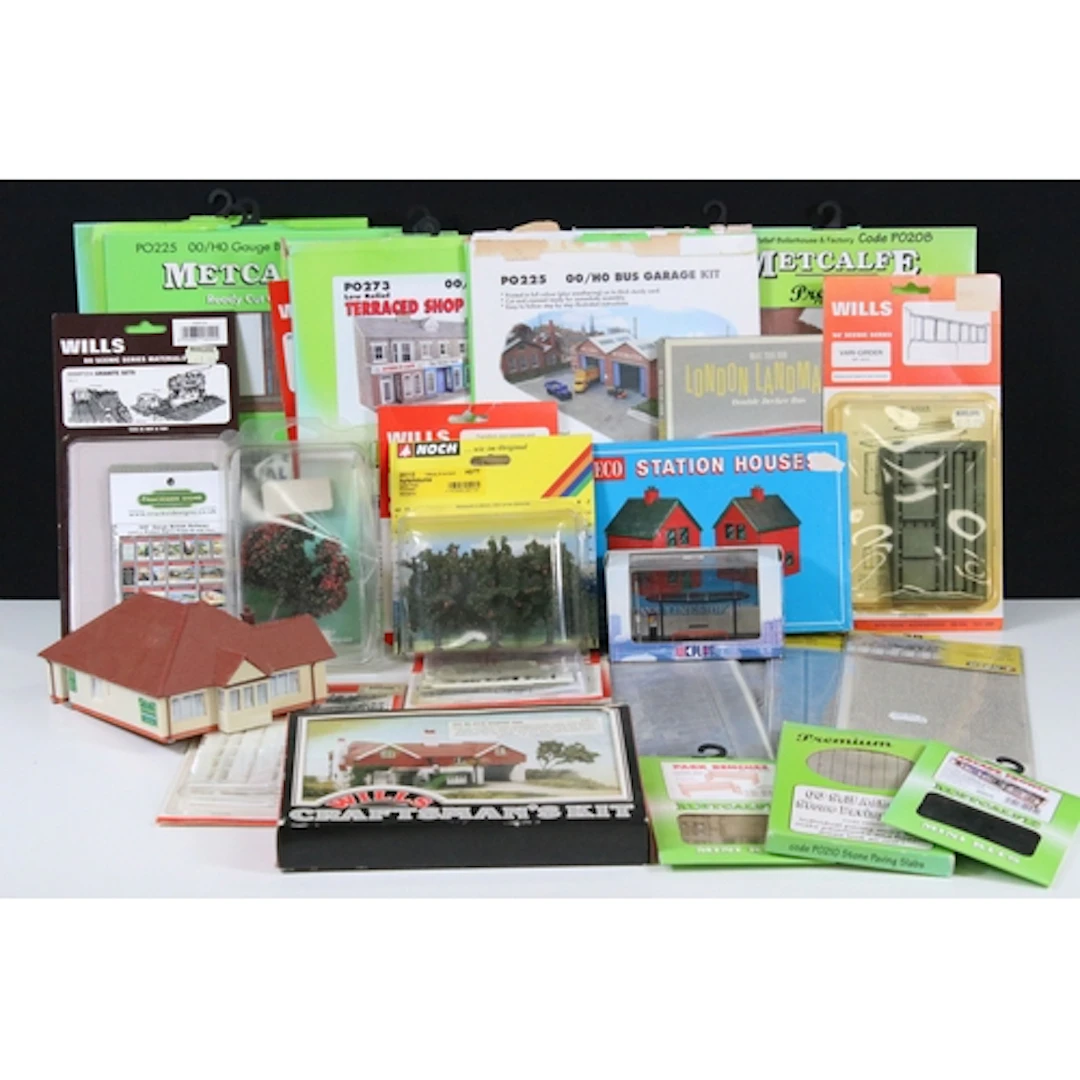 Collection of boxed / carded OO gauge accessories and kits t...