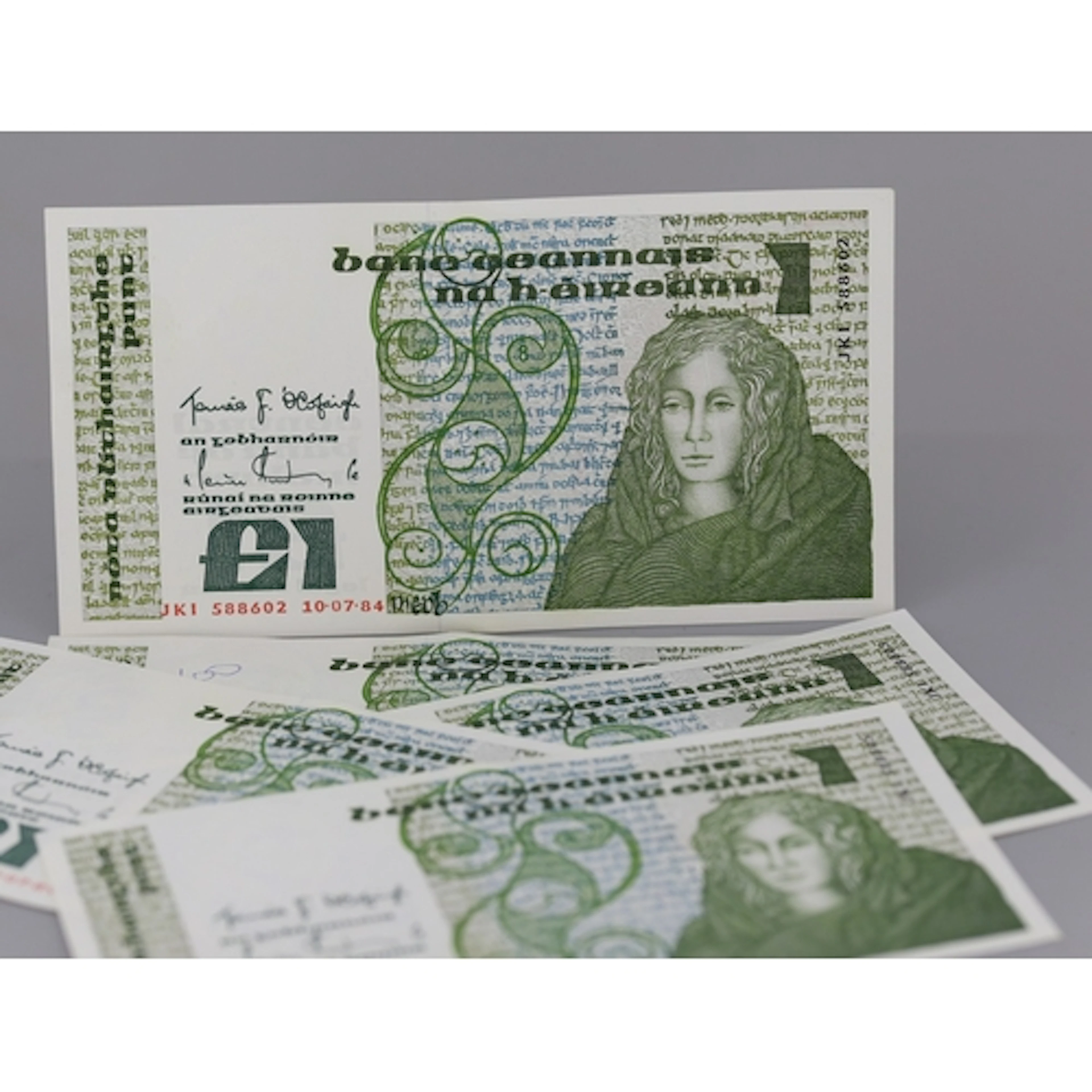 Five Central Bank of Ireland Series B One Pound Banknotes 10...