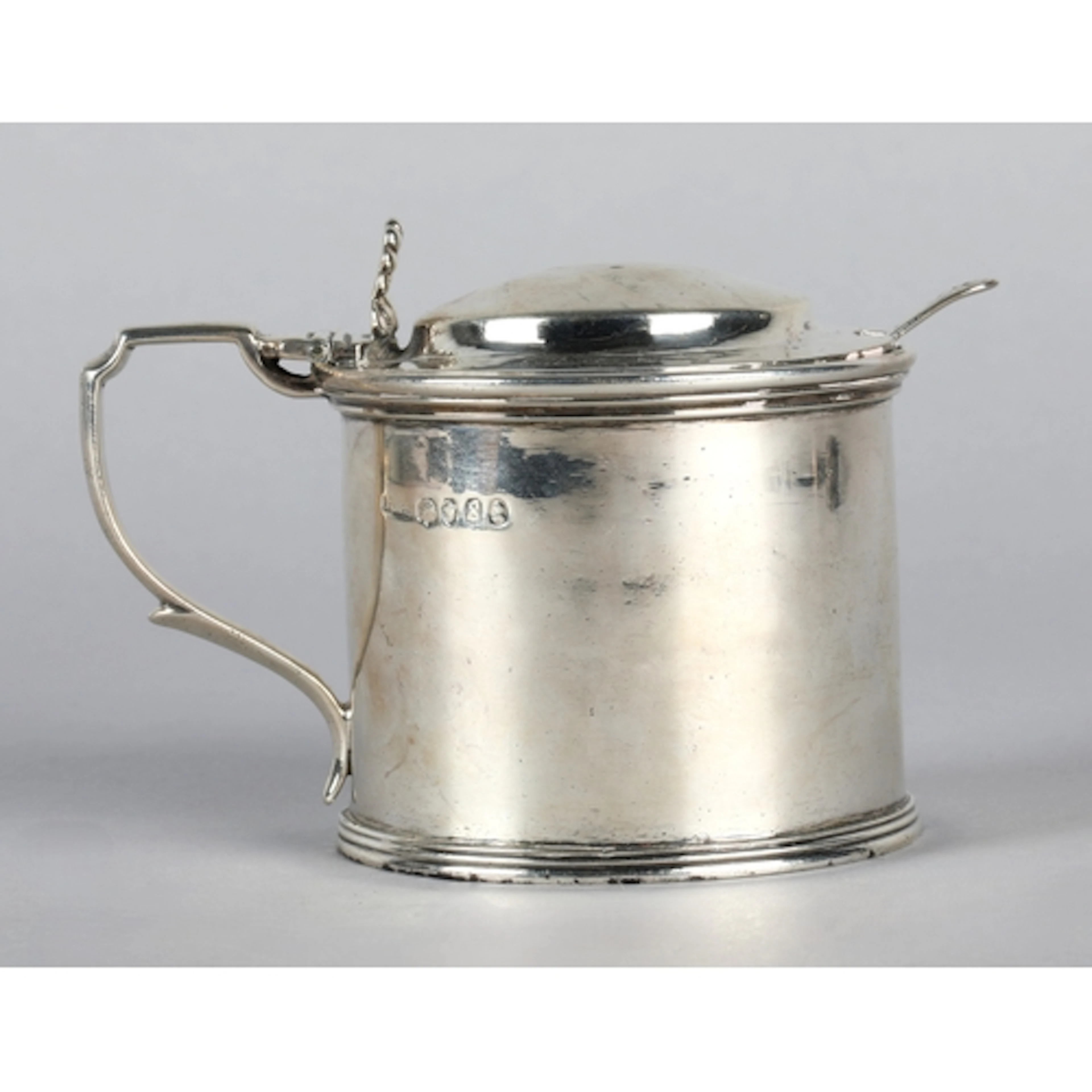 William IV silver mustard pot of drum shape with hinged cove...
