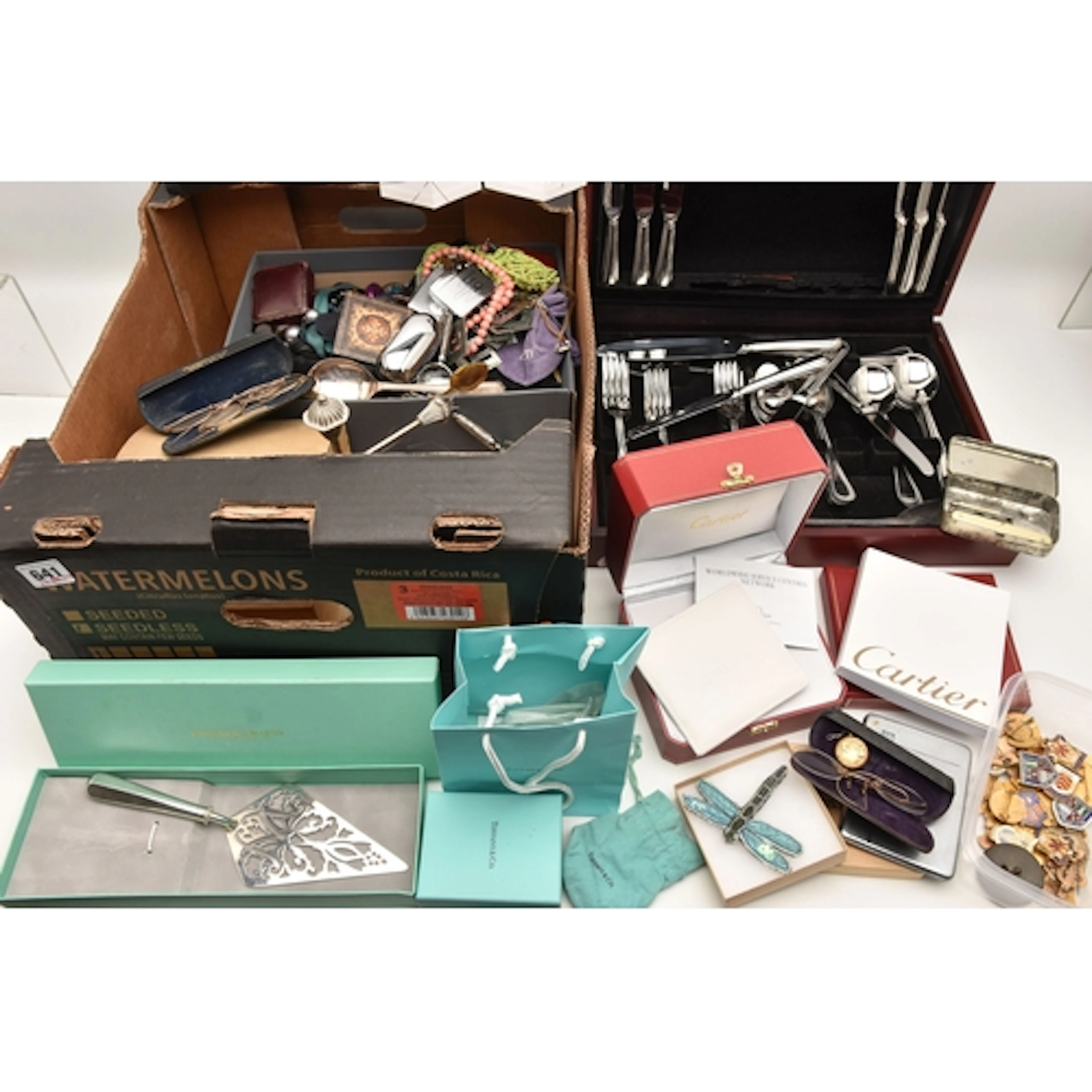 A BOX OF ASSORTED COSTUME JEWELLERY AND ITEMS, to include a ...
