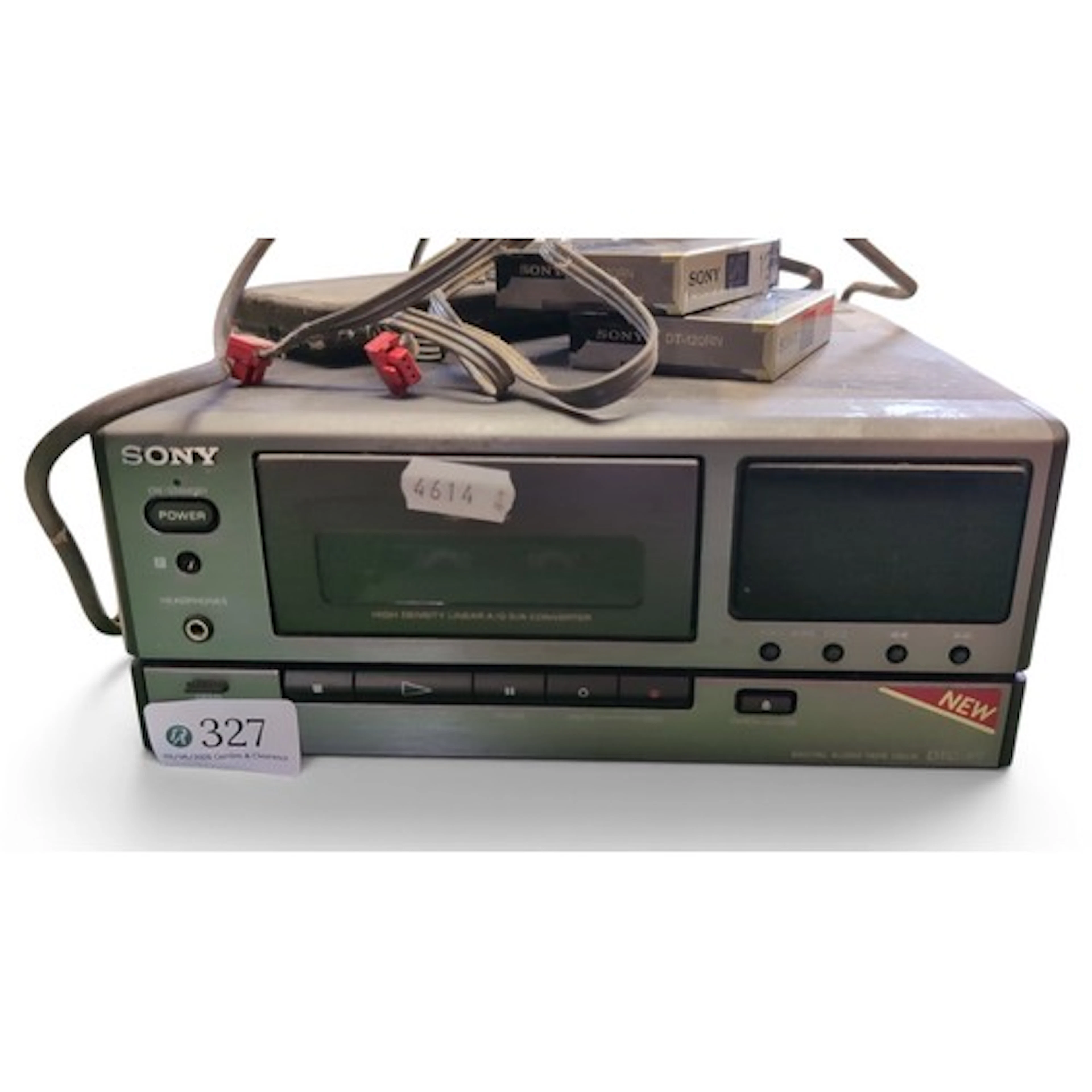 Sony Digital Audio Tape Deck, model DTC-P7, made in Japan—bl...