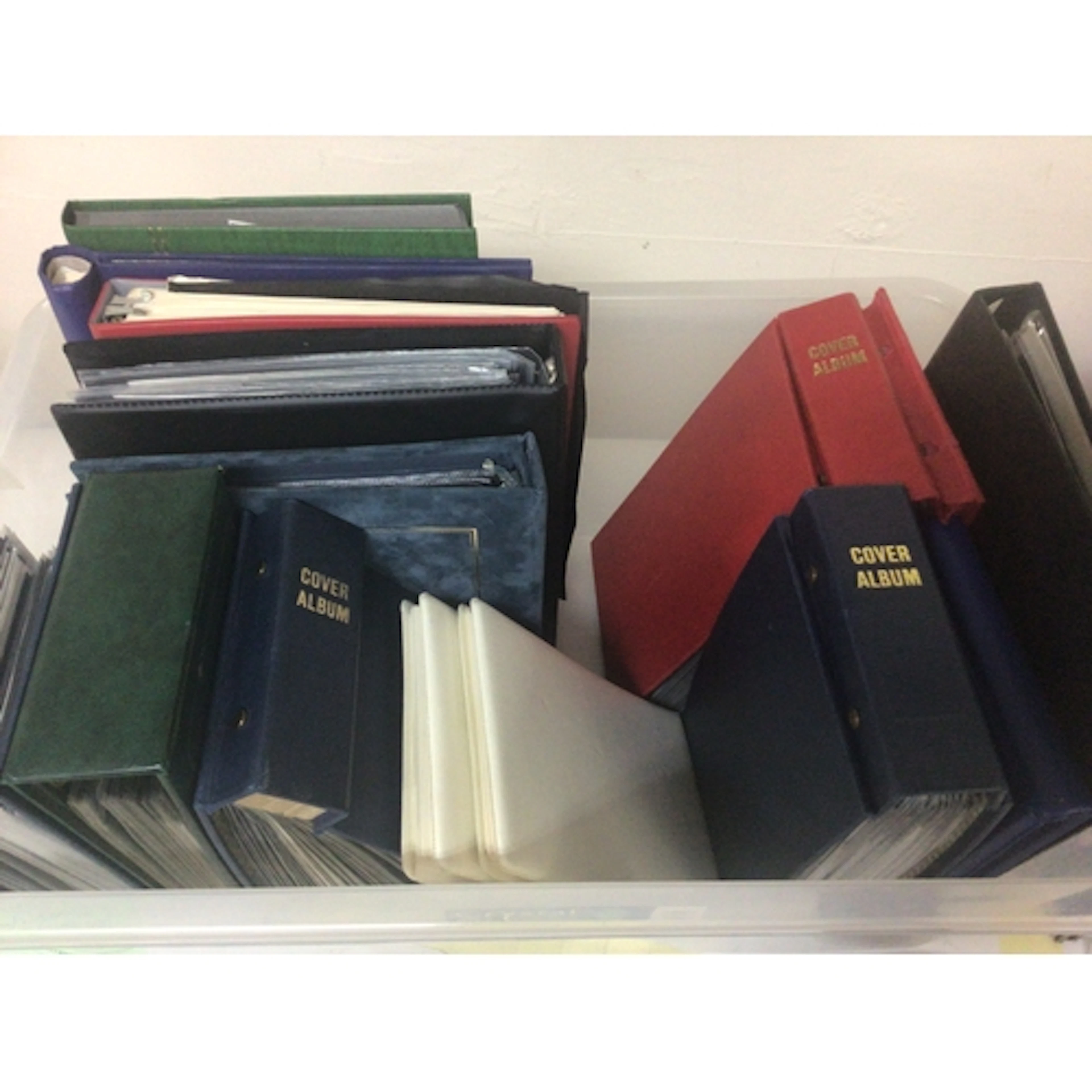 A box containing a mixed lot of stamp albums and first...