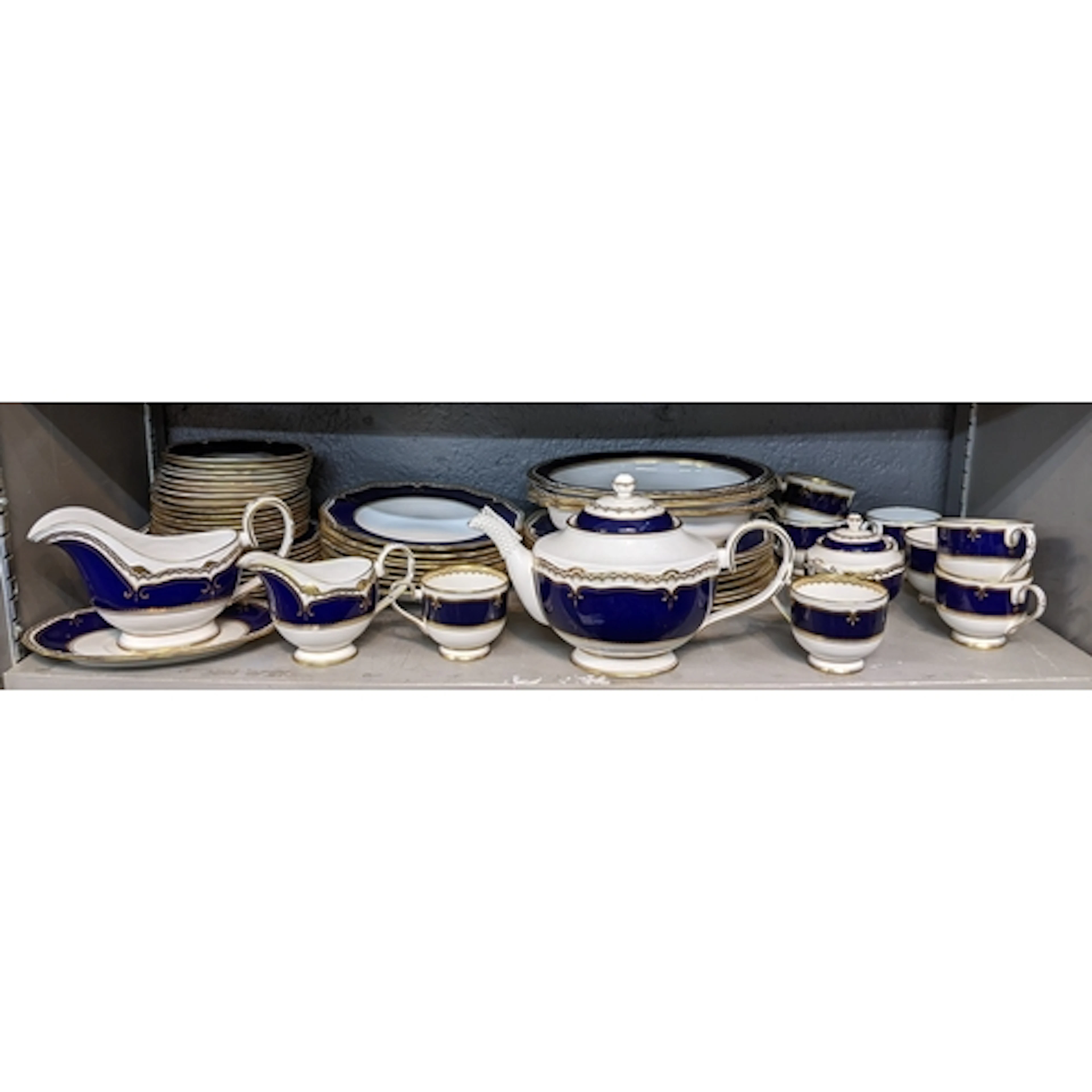 A Royal Worcester 'Diplomat' pattern dinner and tea service ...