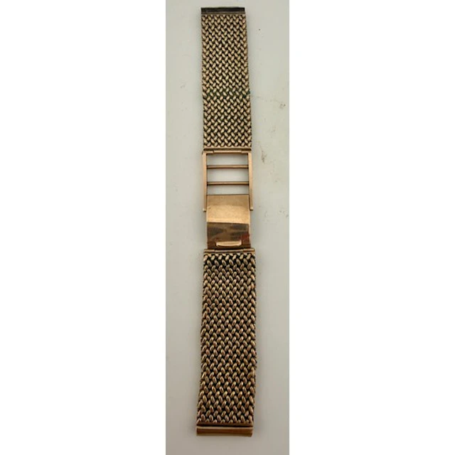 A 9 carat gold watch strap. 15.5cm l. Weight 34.2gm.