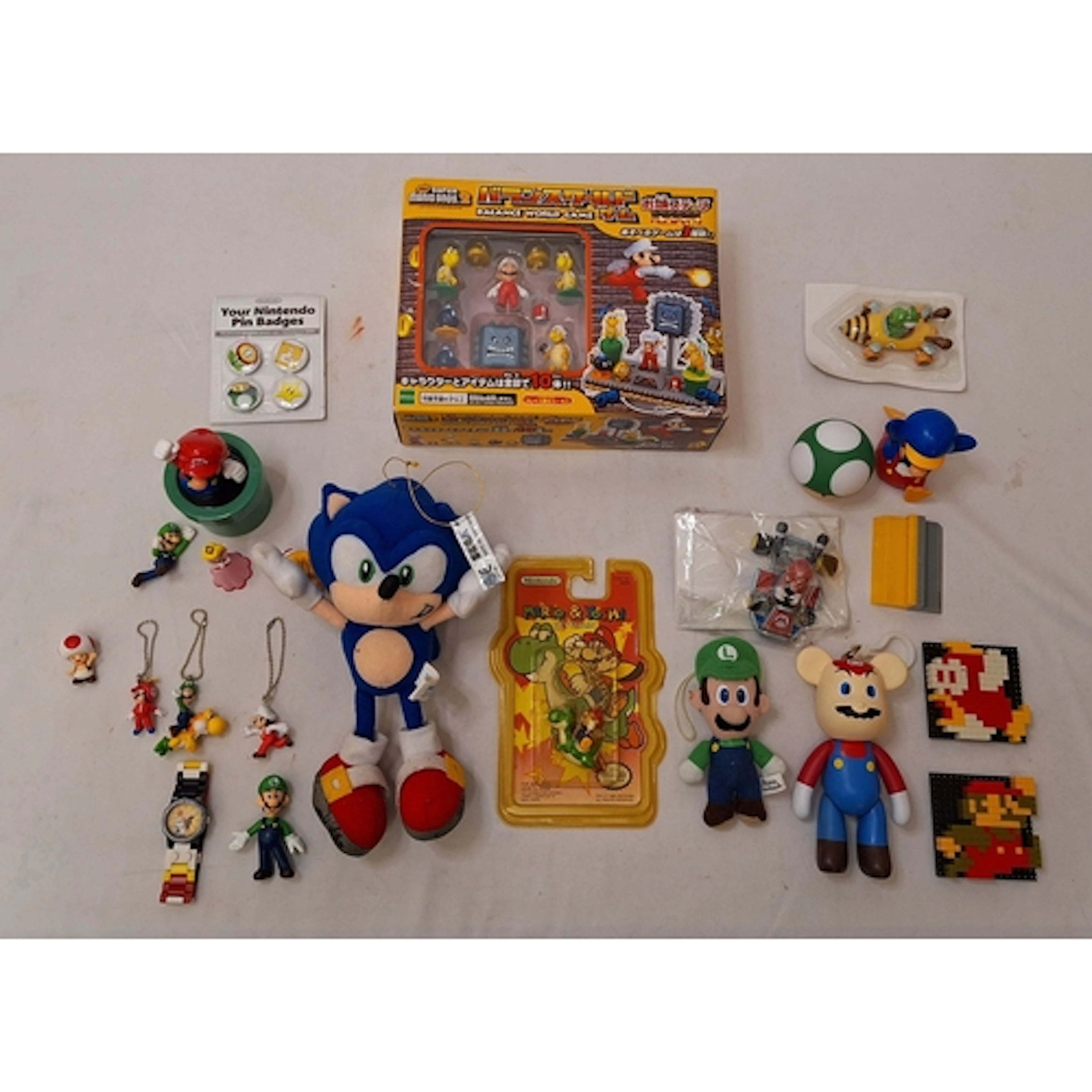 Super Mario items incl. Nintendo Wii Super Mario Bros. 2 Ba...