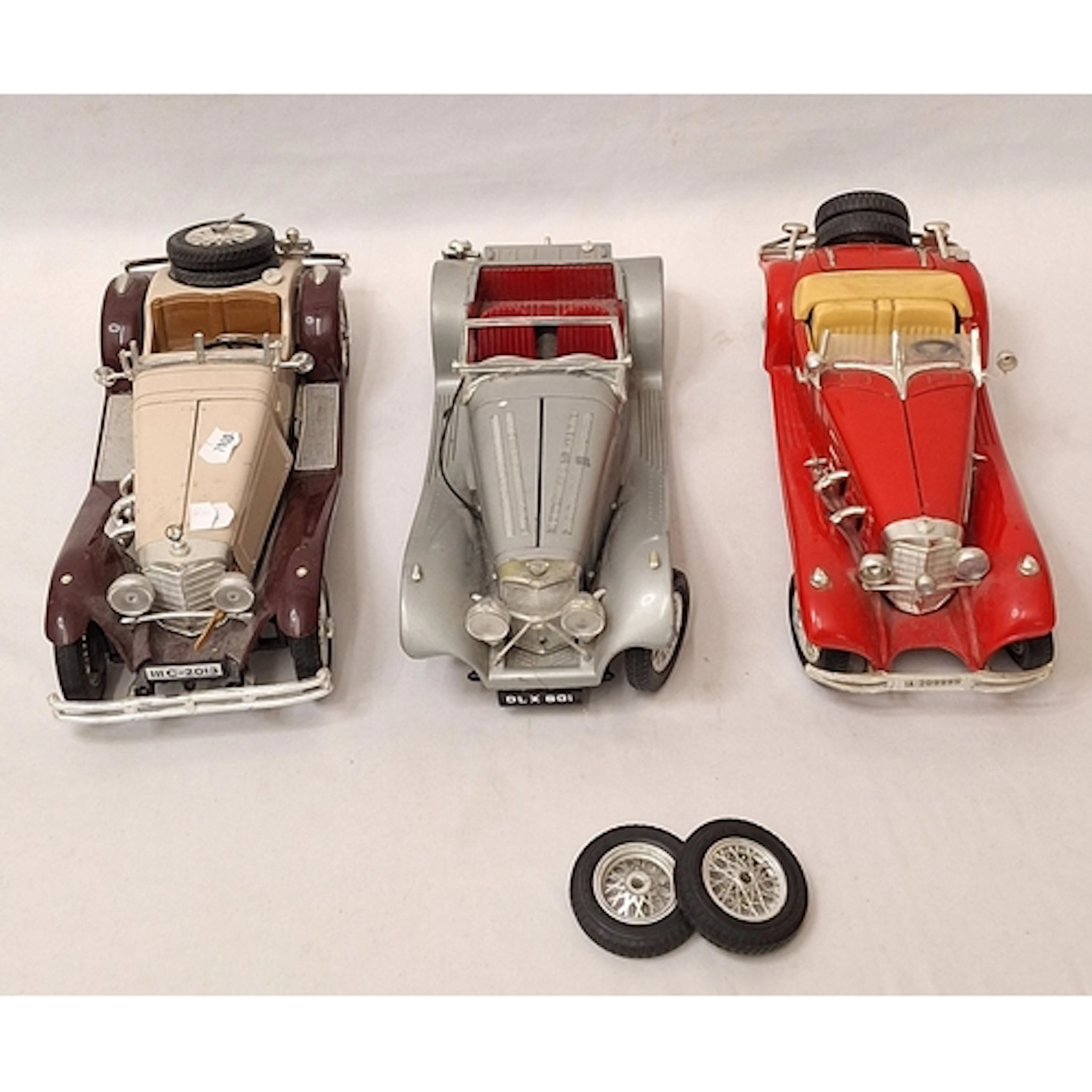 Die Cast Model Vehicles 1:18 scale incl. Burago Mercedes Ben...