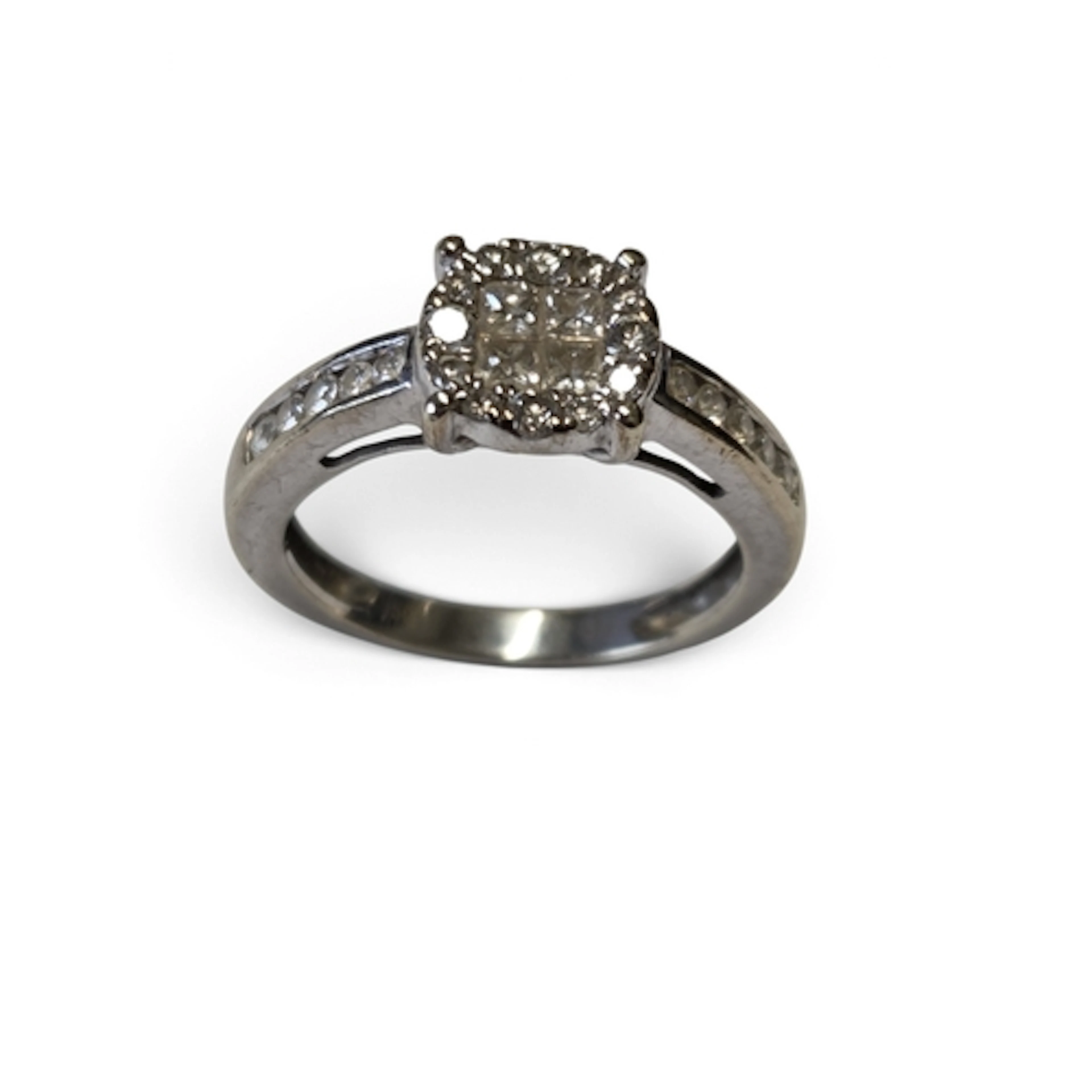 A 9ct Gold and Diamond Cluster approx 1/2ct with a ring size...