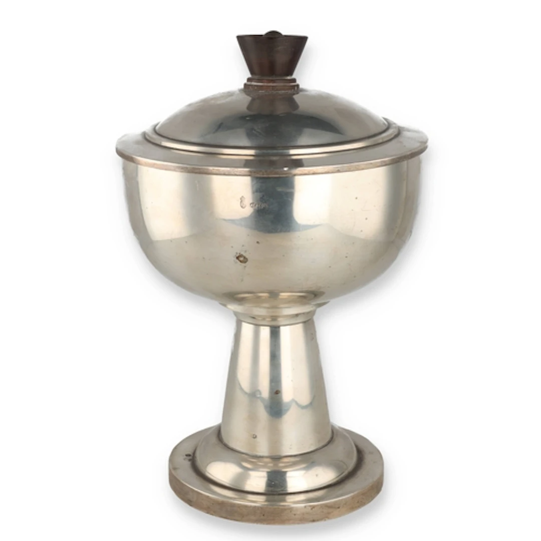 A DUTCH SILVER PEDESTAL BOWL AND COVER, 1925 The domed cover...