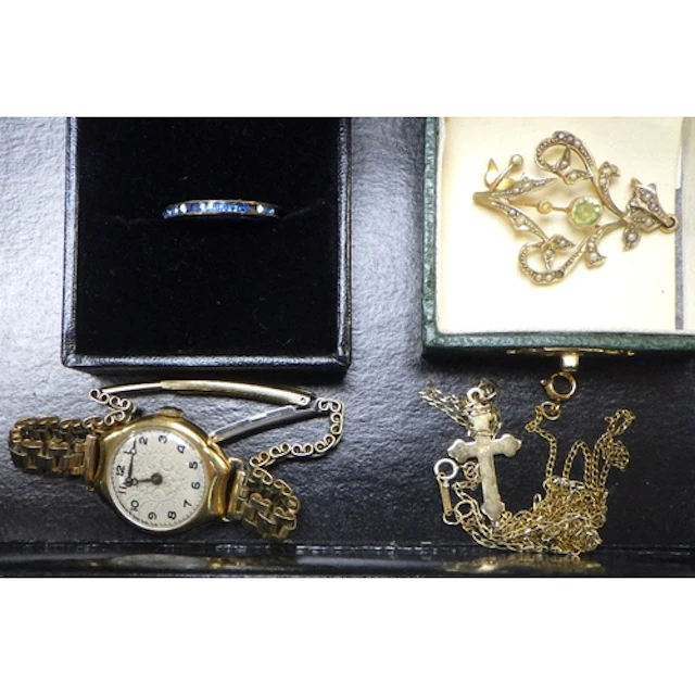 An Art nouveau 9ct gold pendant, a ladies' watch, mark rubbe...