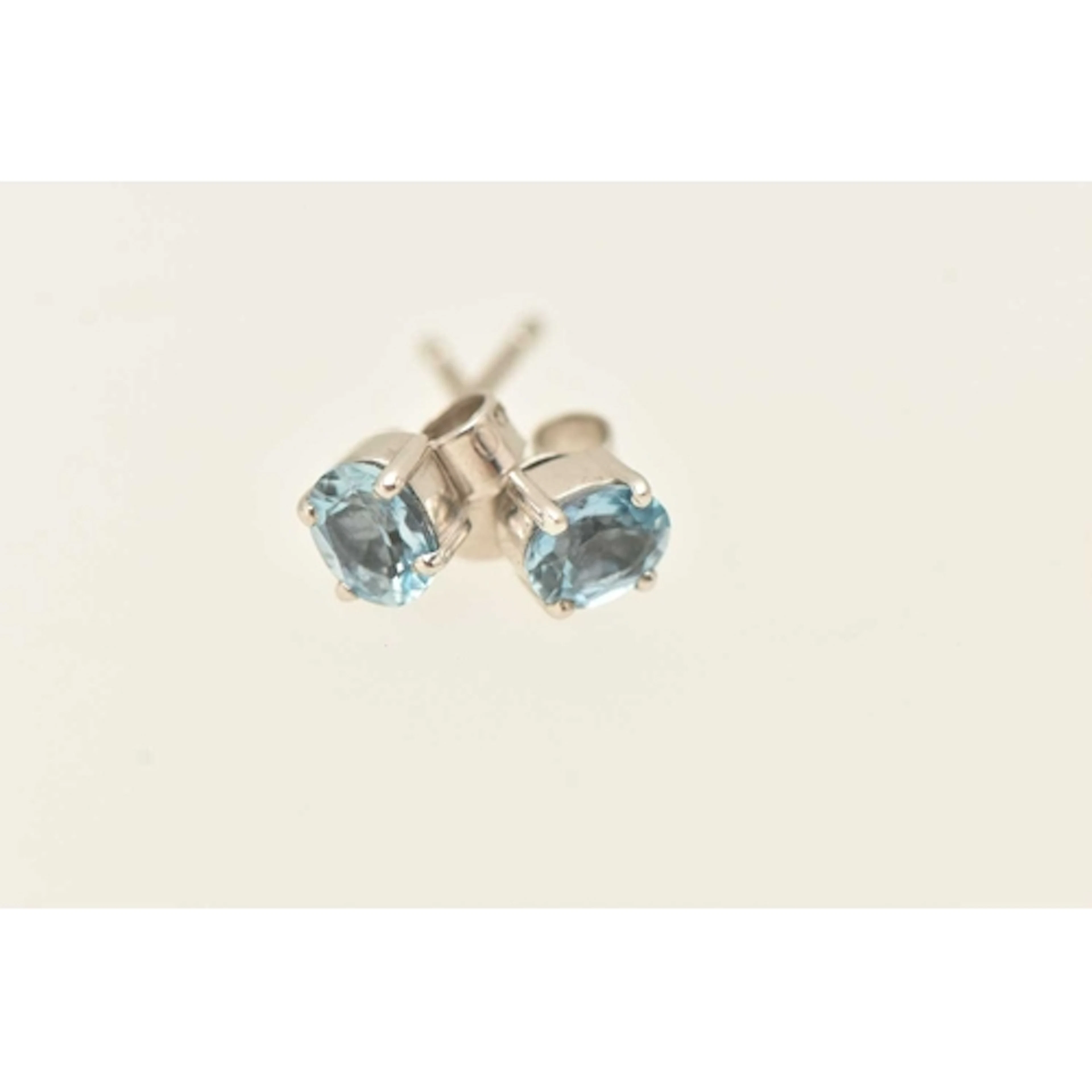 A PAIR OF 18CT WHITE GOLD GEM SET STUD EARRINGS, oval cut aq...