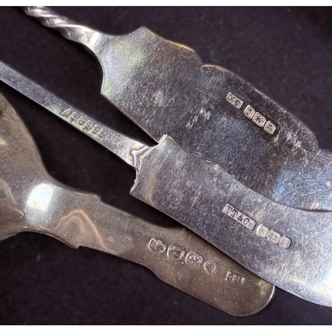 4 pieces of decorative silver cutlery including:- 2 butter k...