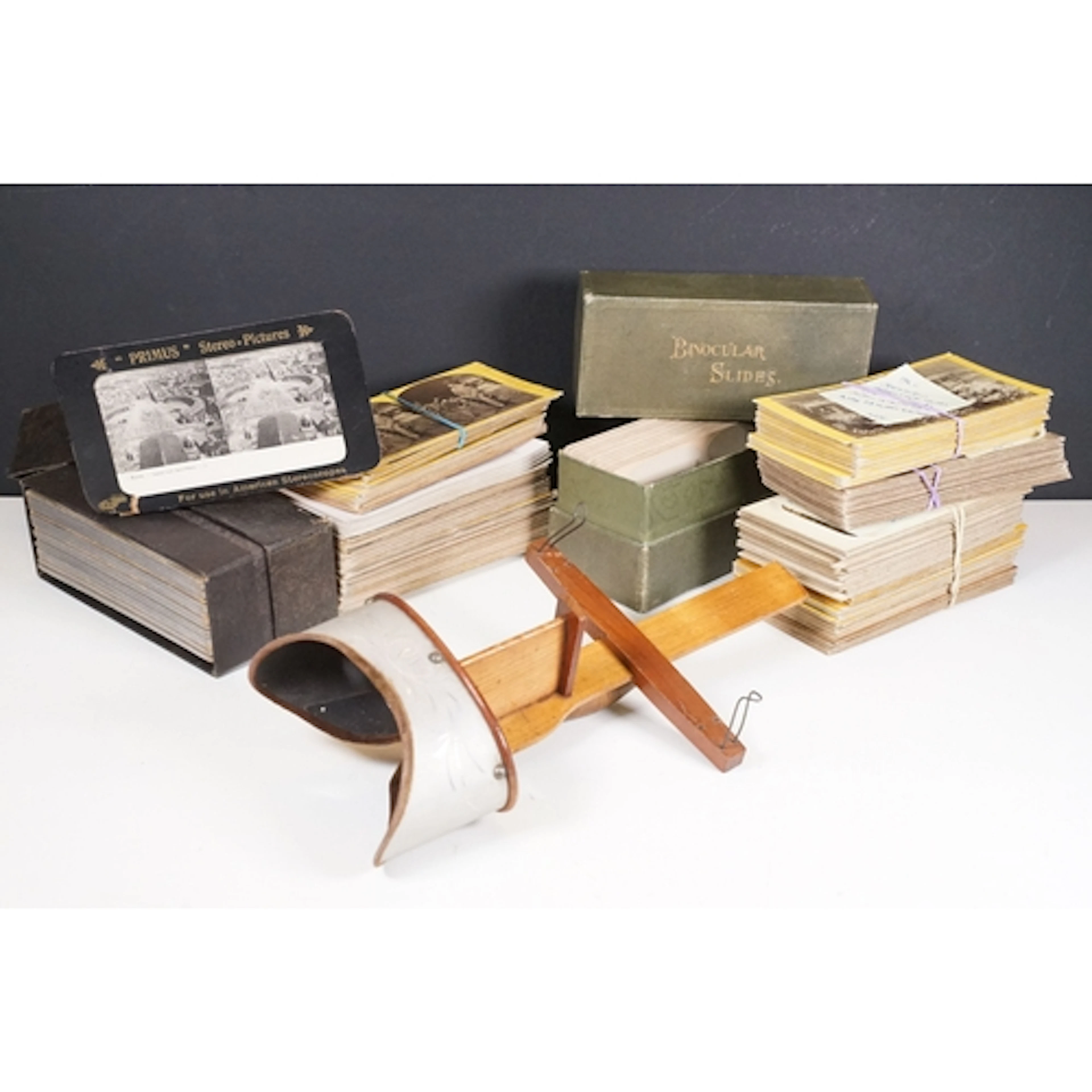 Late 19th / early 20th century stereoscopic card viewer, for...