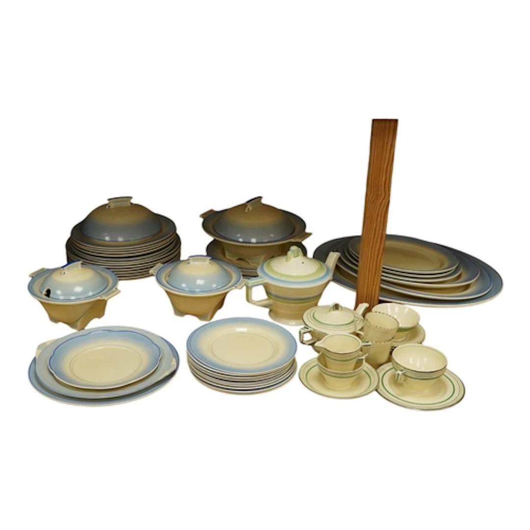A Royal Doulton Art Deco forty piece part dinner service to ...