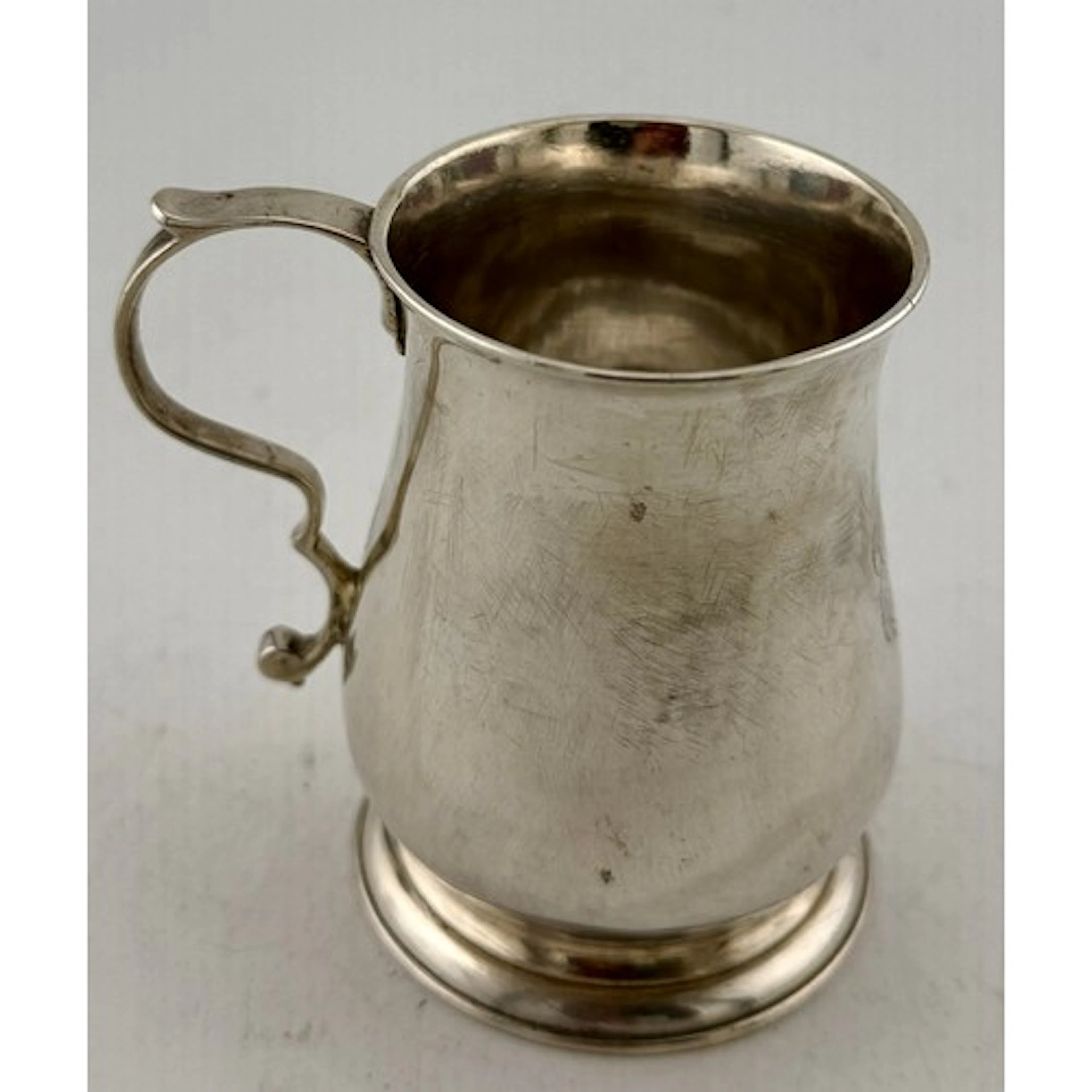 A Georgian London silver baluster shaped mug. 7.5cm h. Weigh...