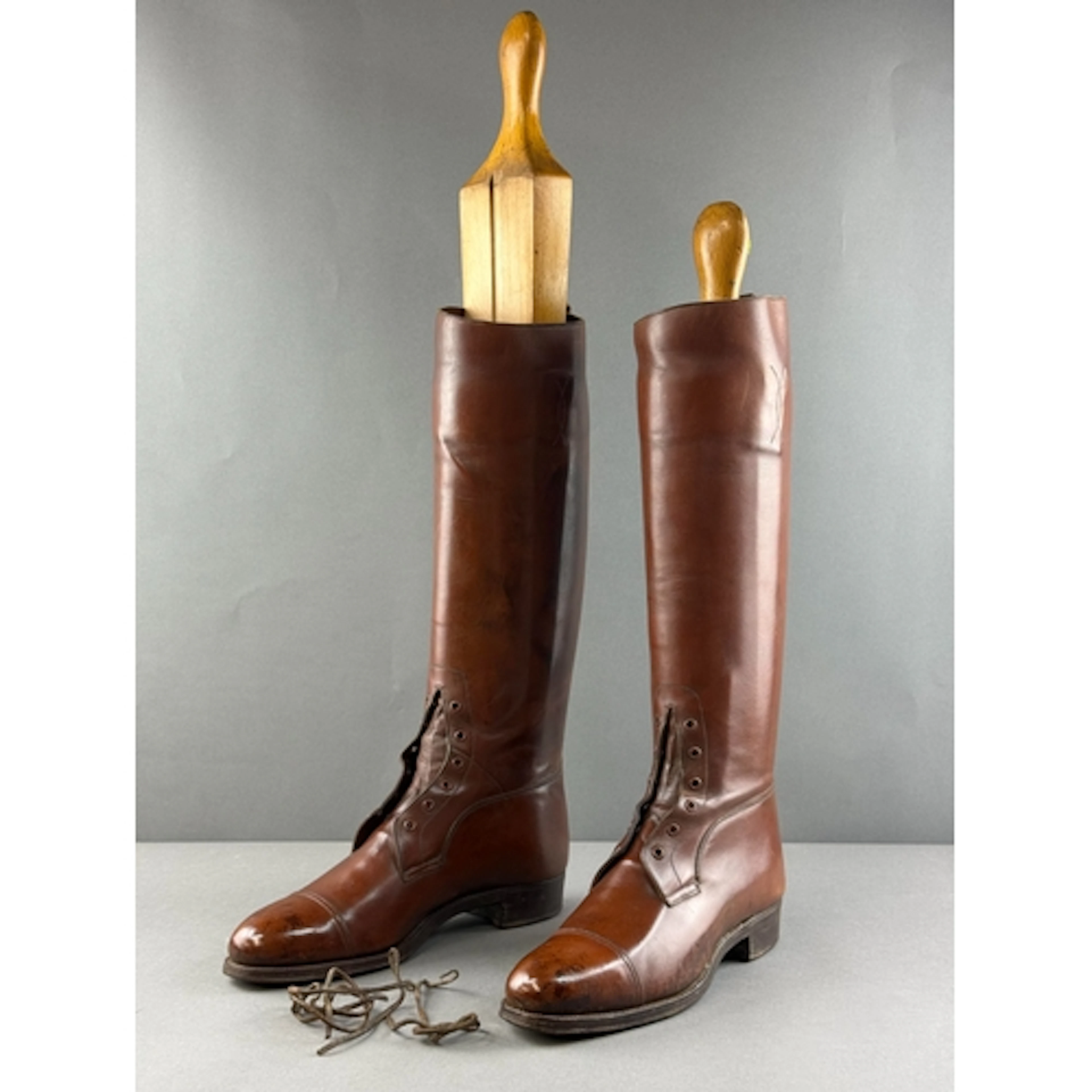 Militaria: a pair of early 20th century brown leather riding...