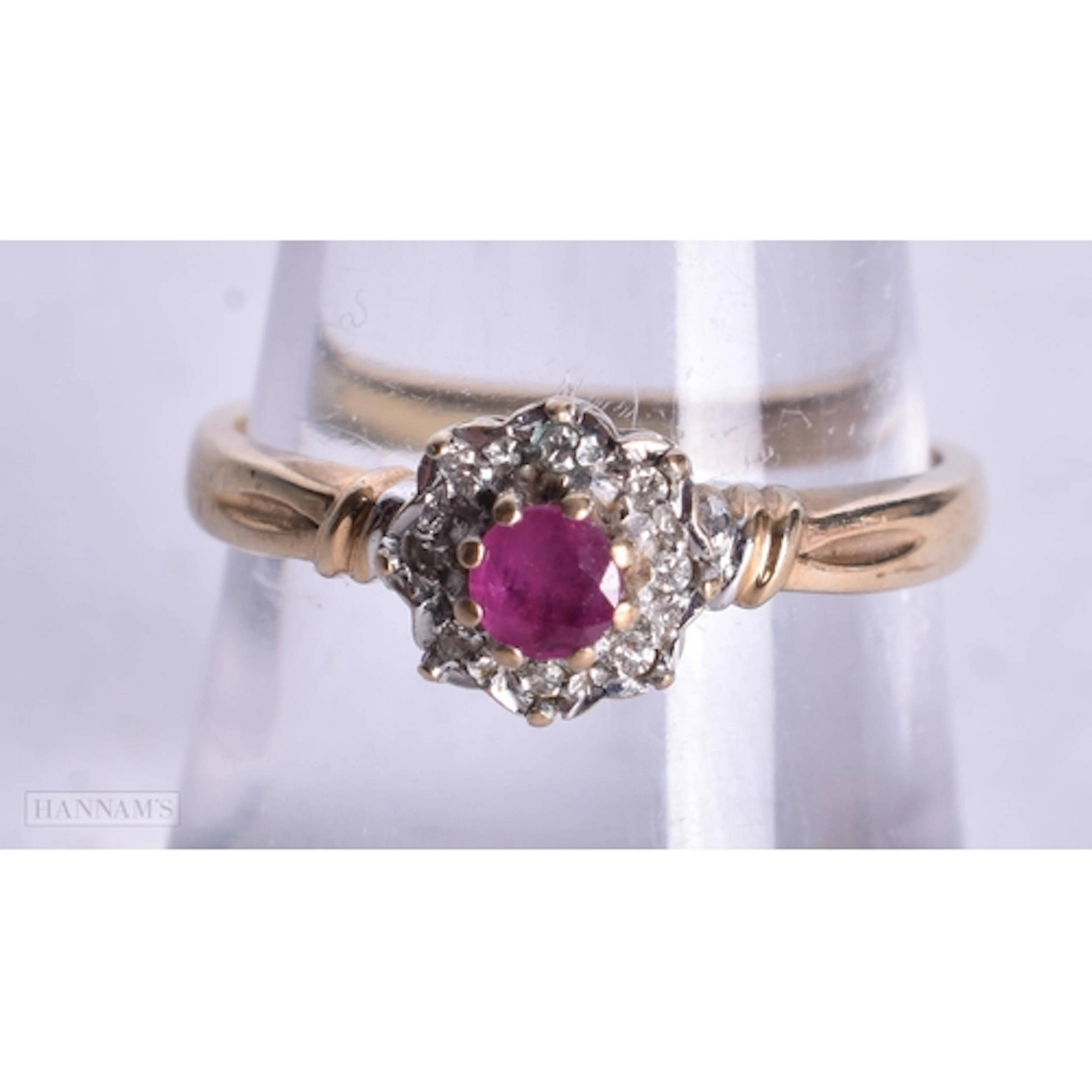 9ct gold ruby diamond cluster ring (2.2g). N.