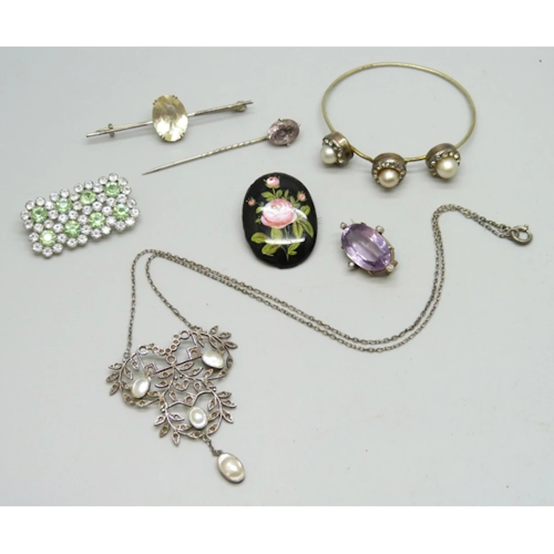 A collection of vintage jewellery including an Arts & Crafts...
