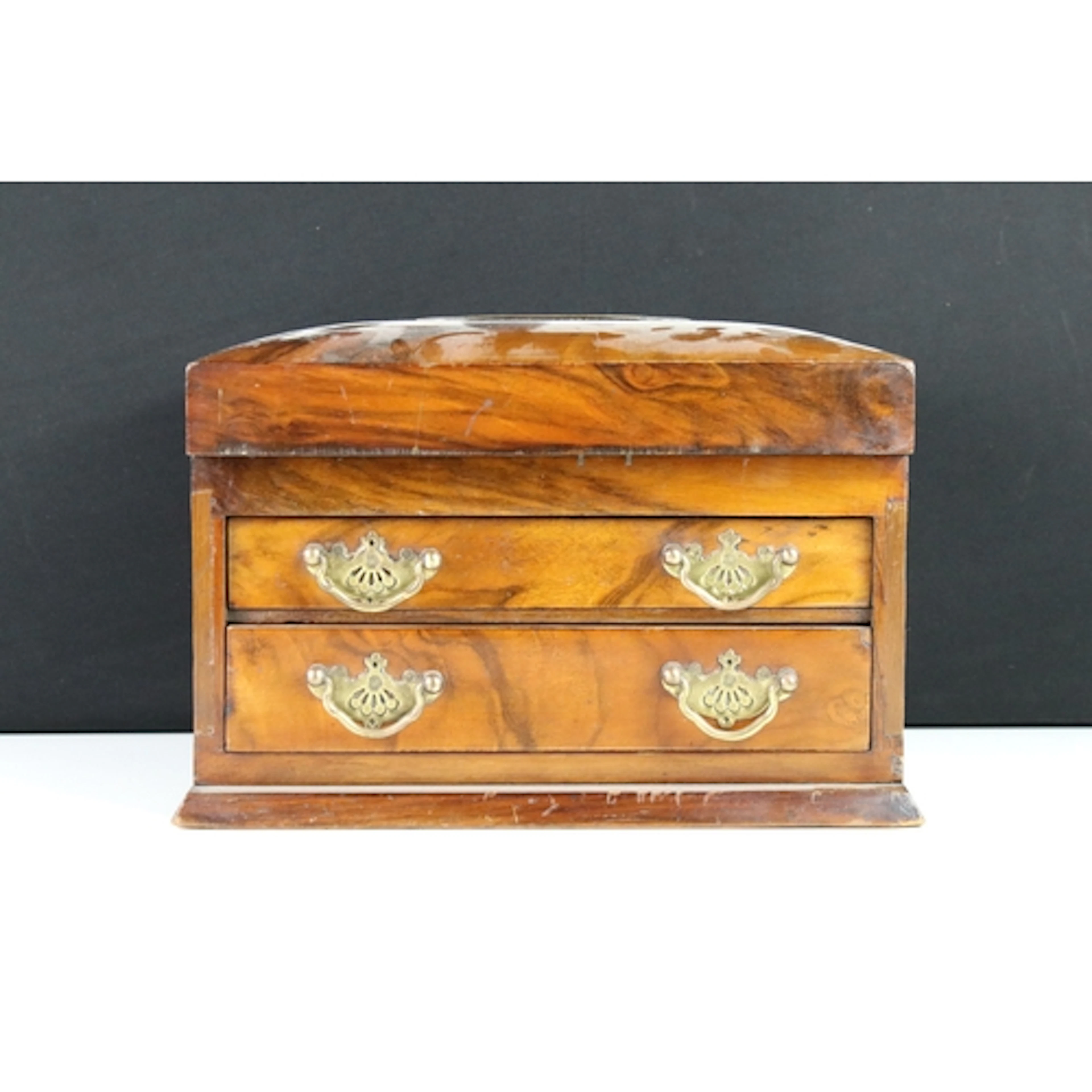 Early 20th century walnut jewellery box, with hinged lid, op...